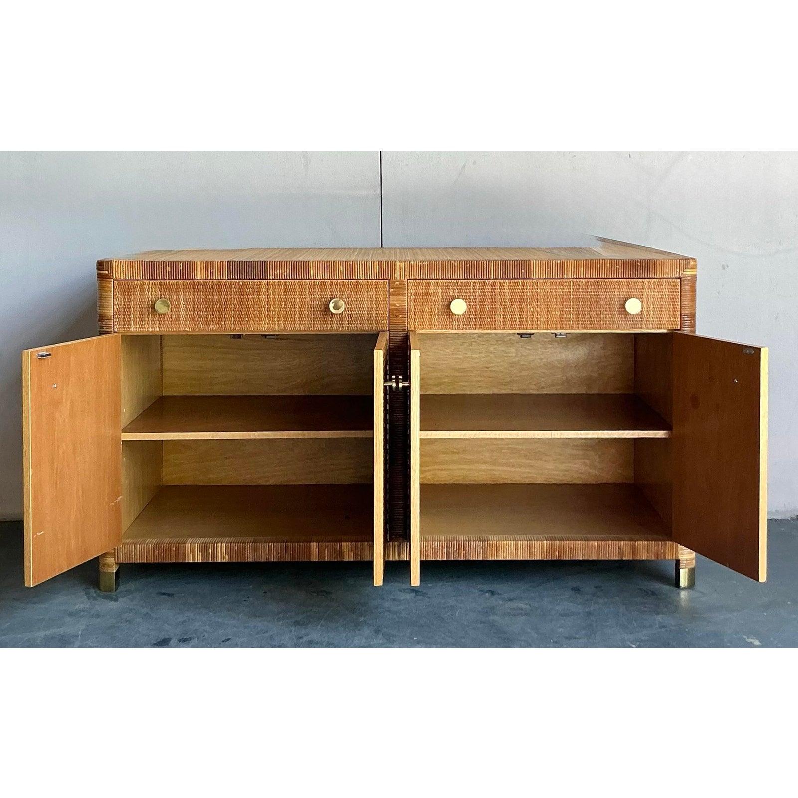 Crédence Vintage By Bielecky Brothers en rotin tressé Bon état - En vente à West Palm Beach, FL