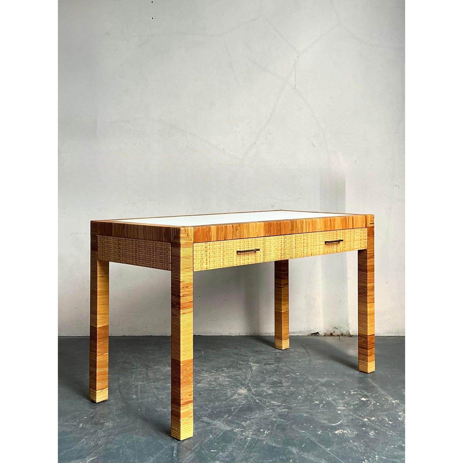 Americano Scrivania vintage in rattan avvolto di Bielecky Brothers in vendita