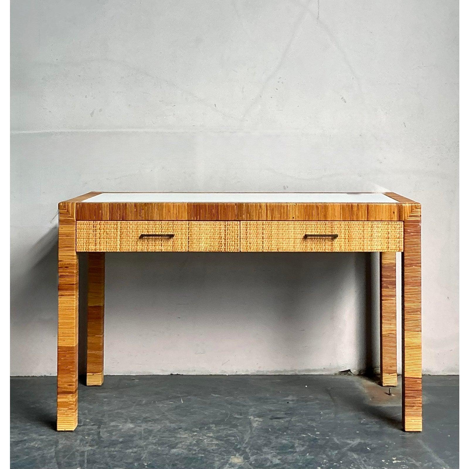 XXI secolo e contemporaneo Scrivania vintage in rattan avvolto di Bielecky Brothers in vendita