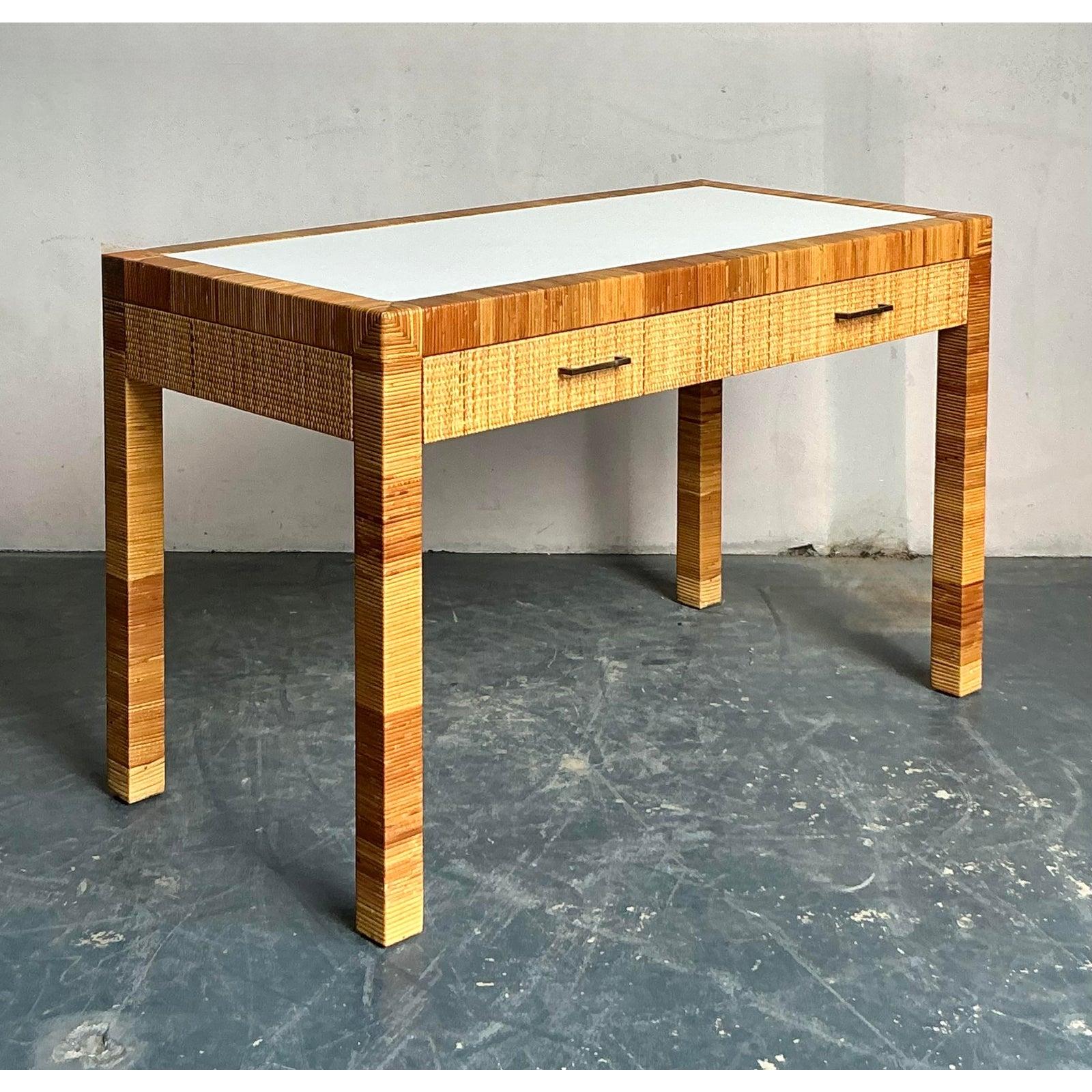 Vimini Scrivania vintage in rattan avvolto di Bielecky Brothers in vendita