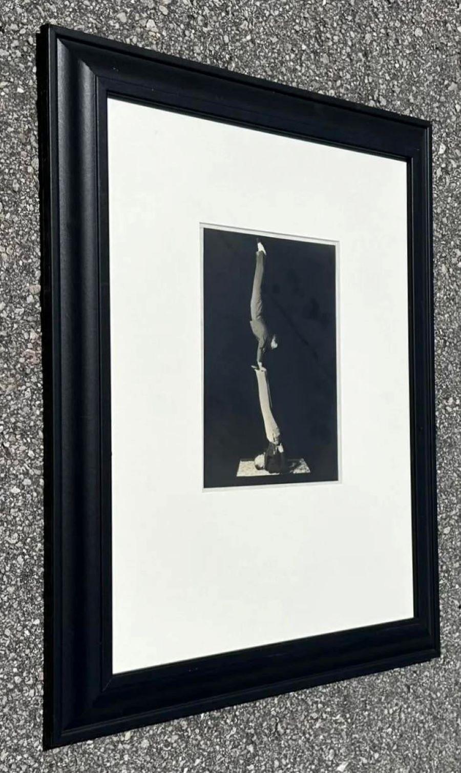 Vintage Boho Schwarz-Weiß-Foto von Akrobaten (Böhmisch) im Angebot