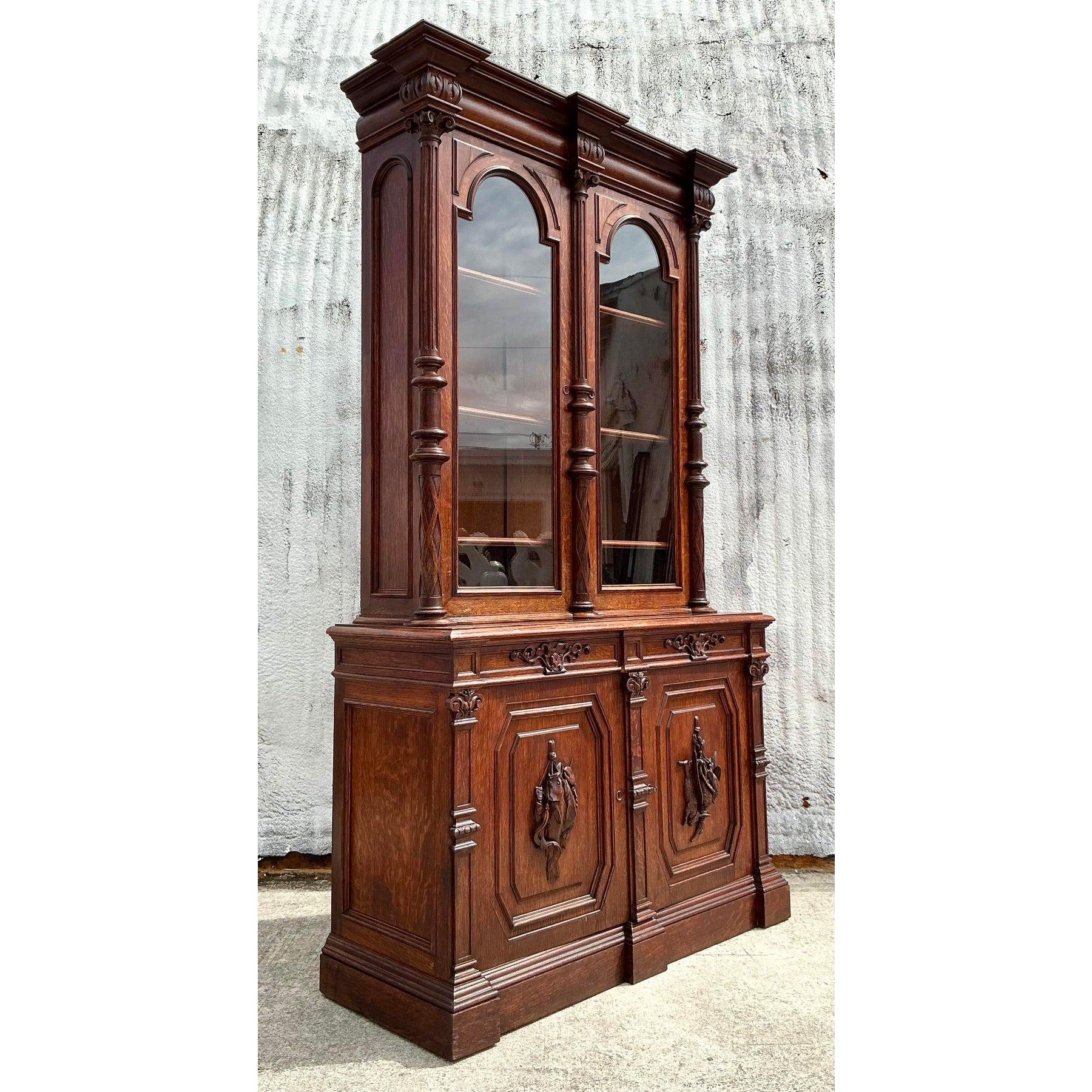 Vieille armoire sculptée Boho Black Forest Monumental en vente 3