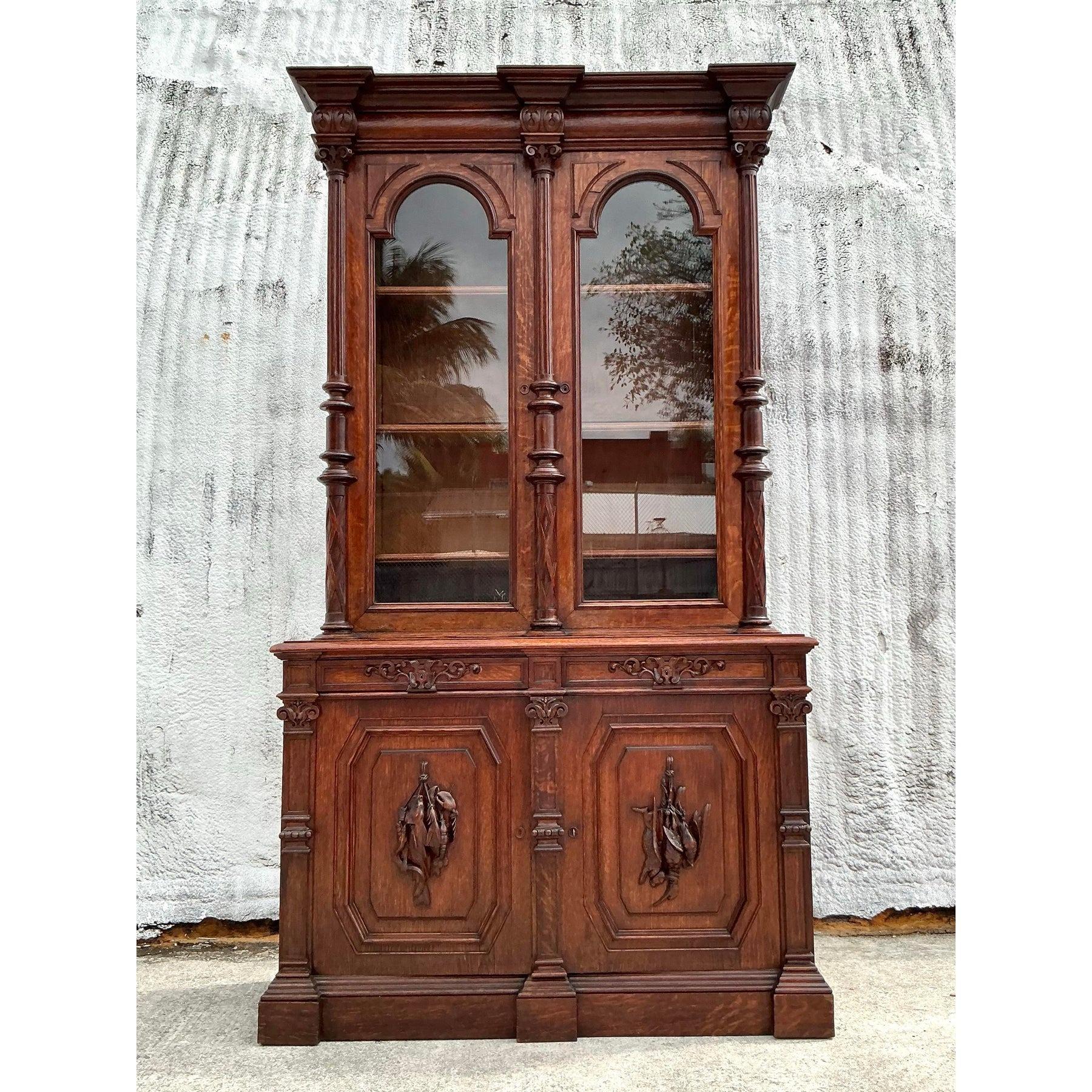 Vieille armoire sculptée Boho Black Forest Monumental en vente 2
