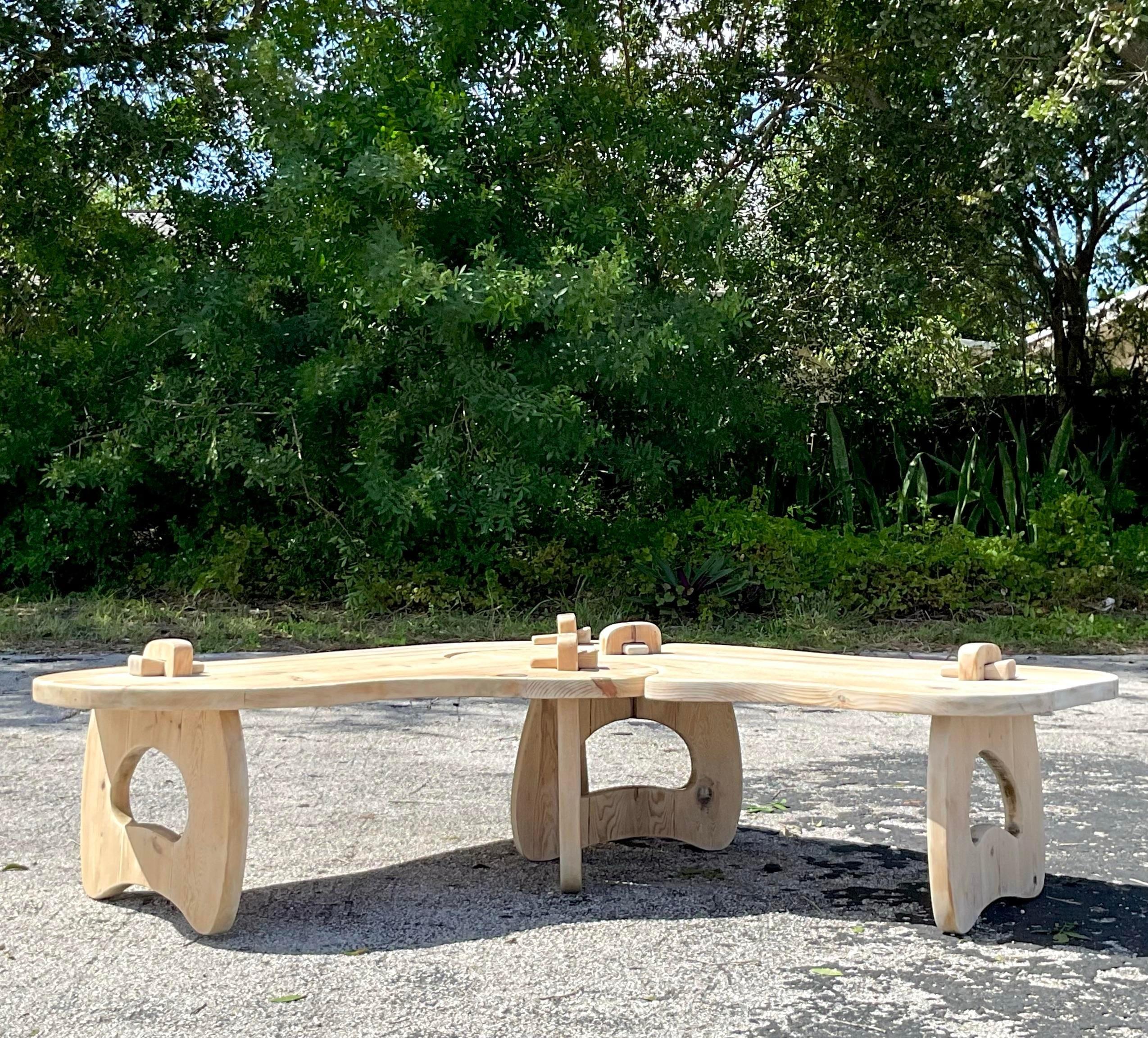 Table basse vintage en pin blanchi Boho Puzzle Bon état - En vente à west palm beach, FL