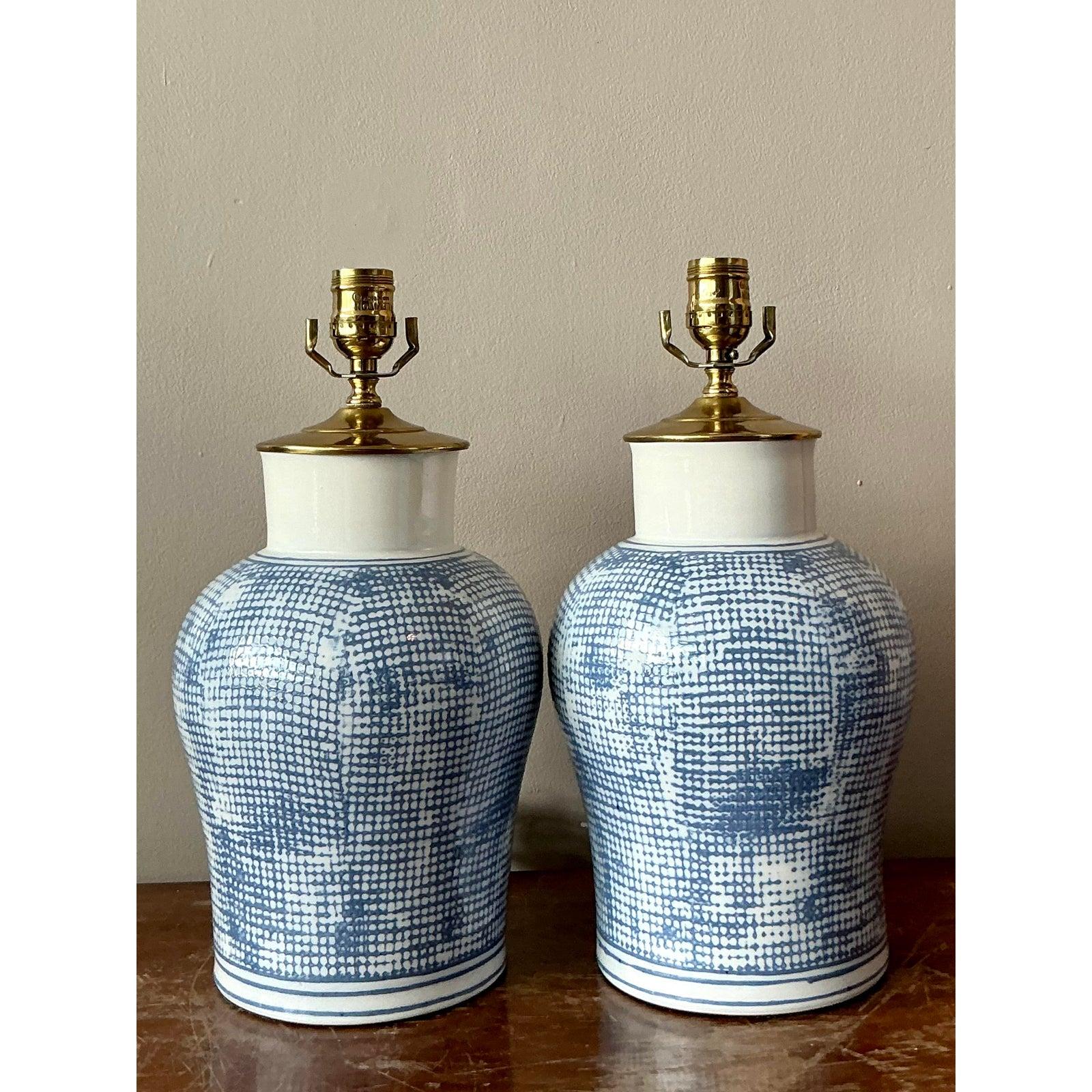 Americano Lampade vintage in ceramica smaltata con stampa blu Boho - una coppia in vendita