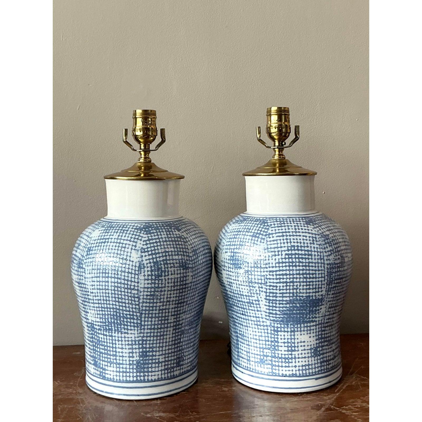 XX secolo Lampade vintage in ceramica smaltata con stampa blu Boho - una coppia in vendita