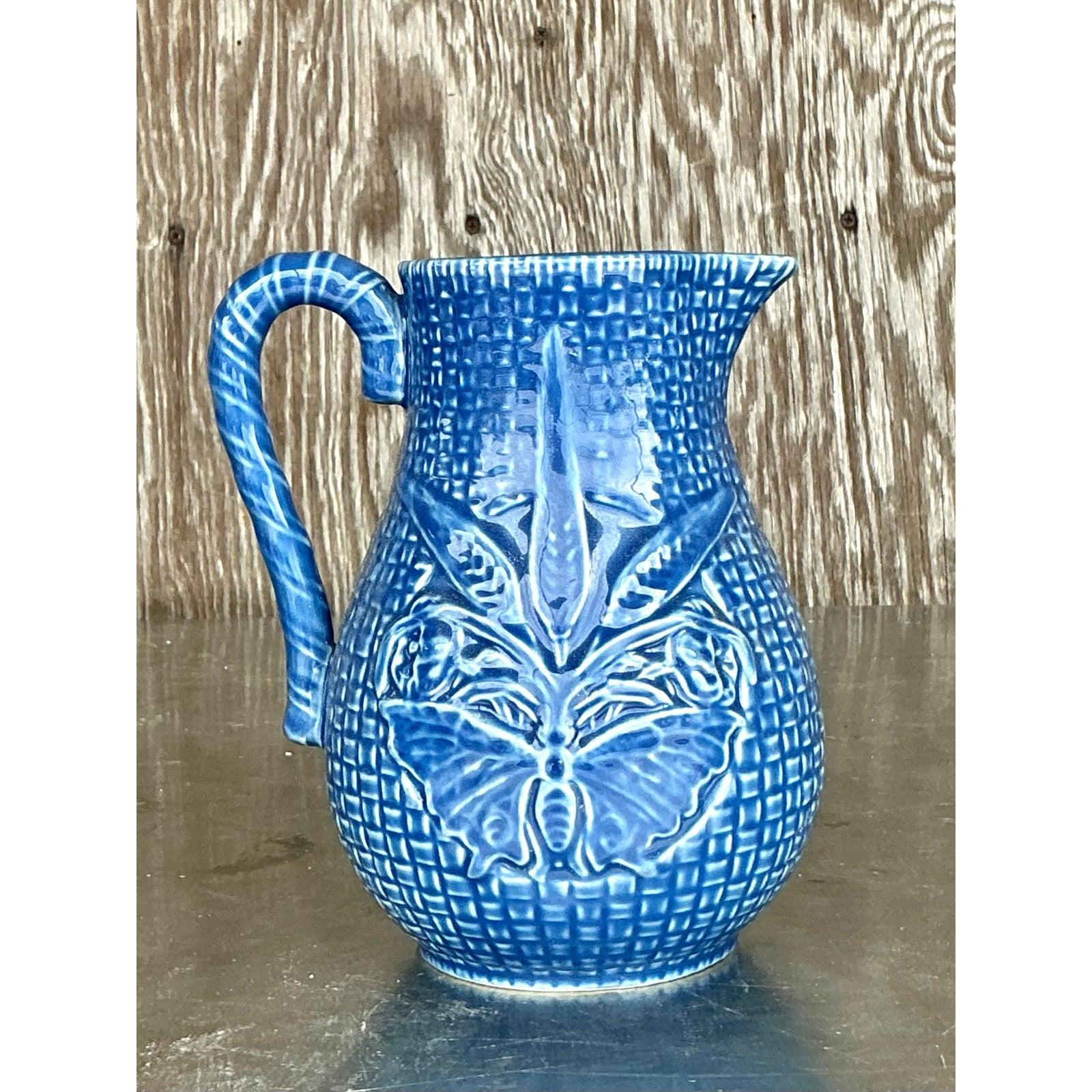 Jarra Vintage Boho Bordallo Pinheiro Cerámica Esmaltada Azul en Bueno estado para la venta en west palm beach, FL