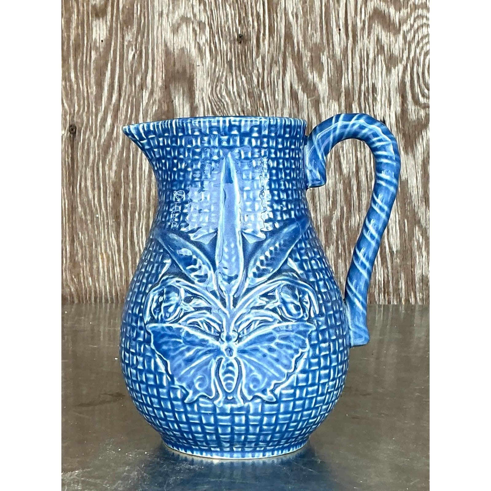 Jarra Vintage Boho Bordallo Pinheiro Cerámica Esmaltada Azul siglo XX en venta
