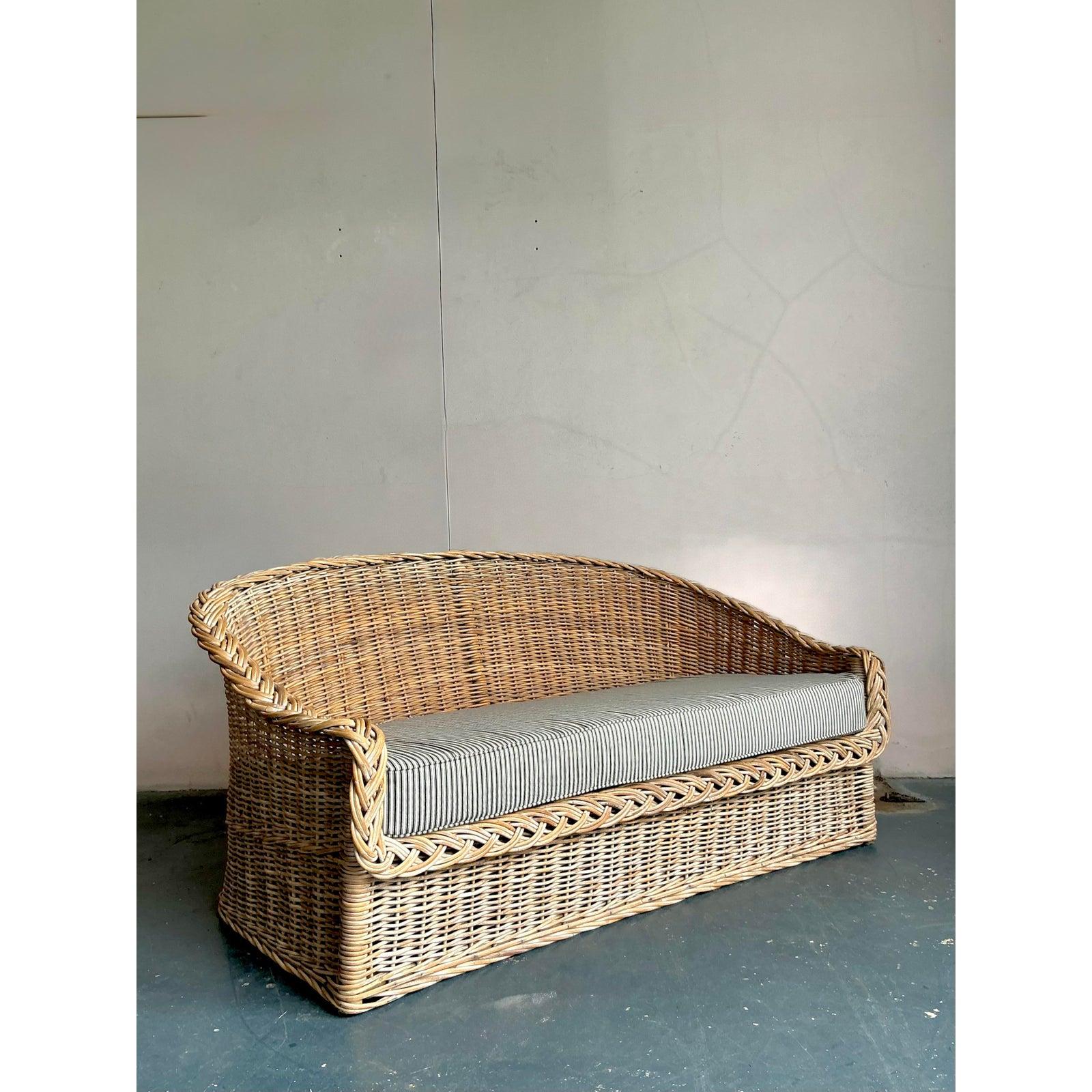 Américain Canapé vintage Boho en rotin tressé avec matelas à tiques en vente