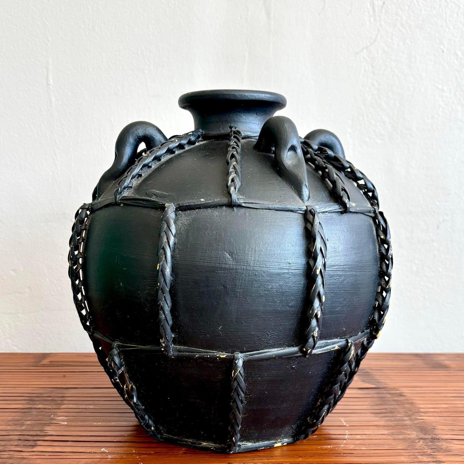 Vintage Boho geflochten Rattan Studio Pottery Krug im Zustand „Gut“ im Angebot in West Palm Beach, FL