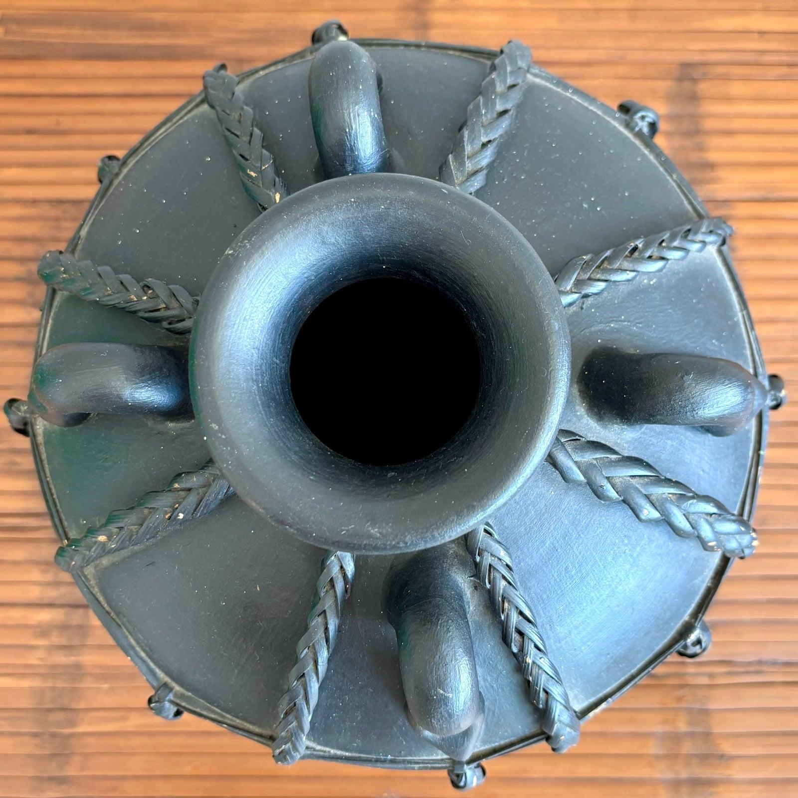 Vintage Boho geflochten Rattan Studio Pottery Krug (20. Jahrhundert) im Angebot