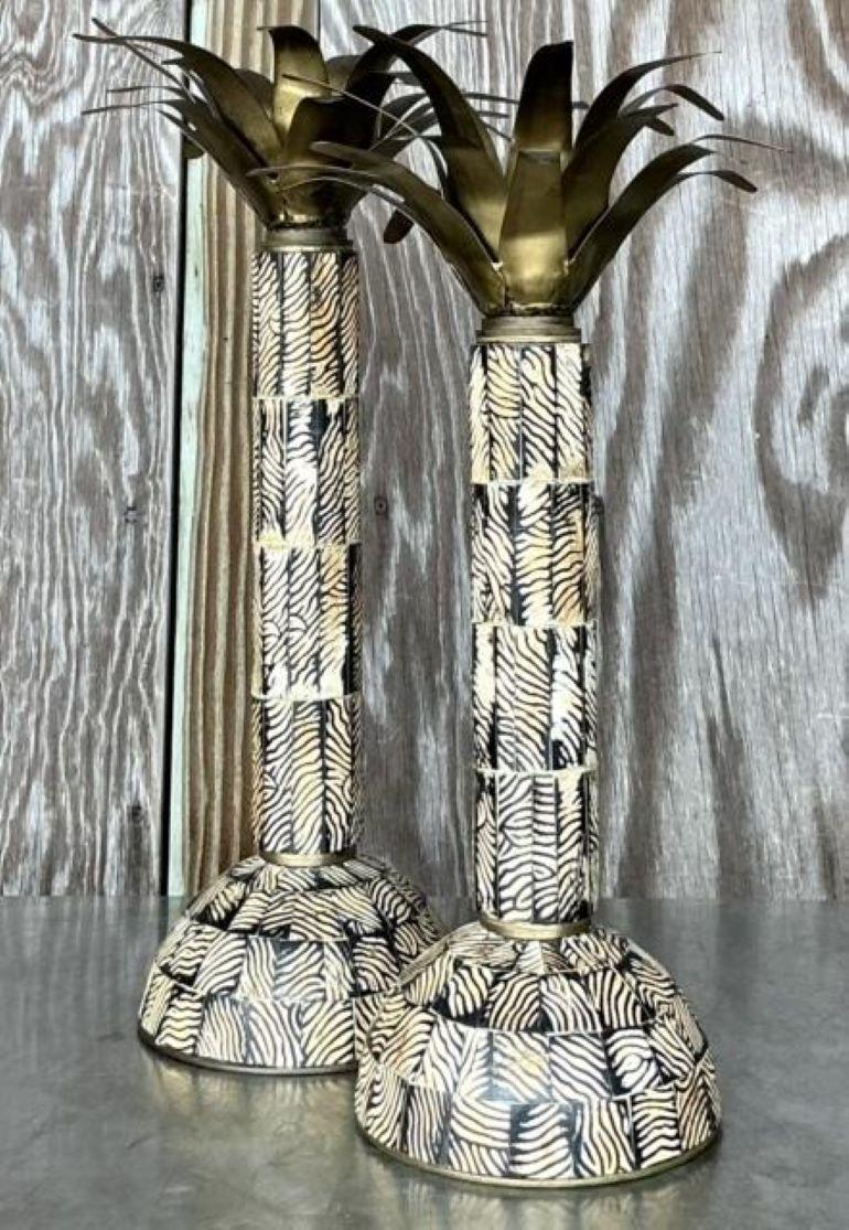 Ottone Candelieri d'epoca in ottone e conchiglia di cocco - Set di 2 in vendita