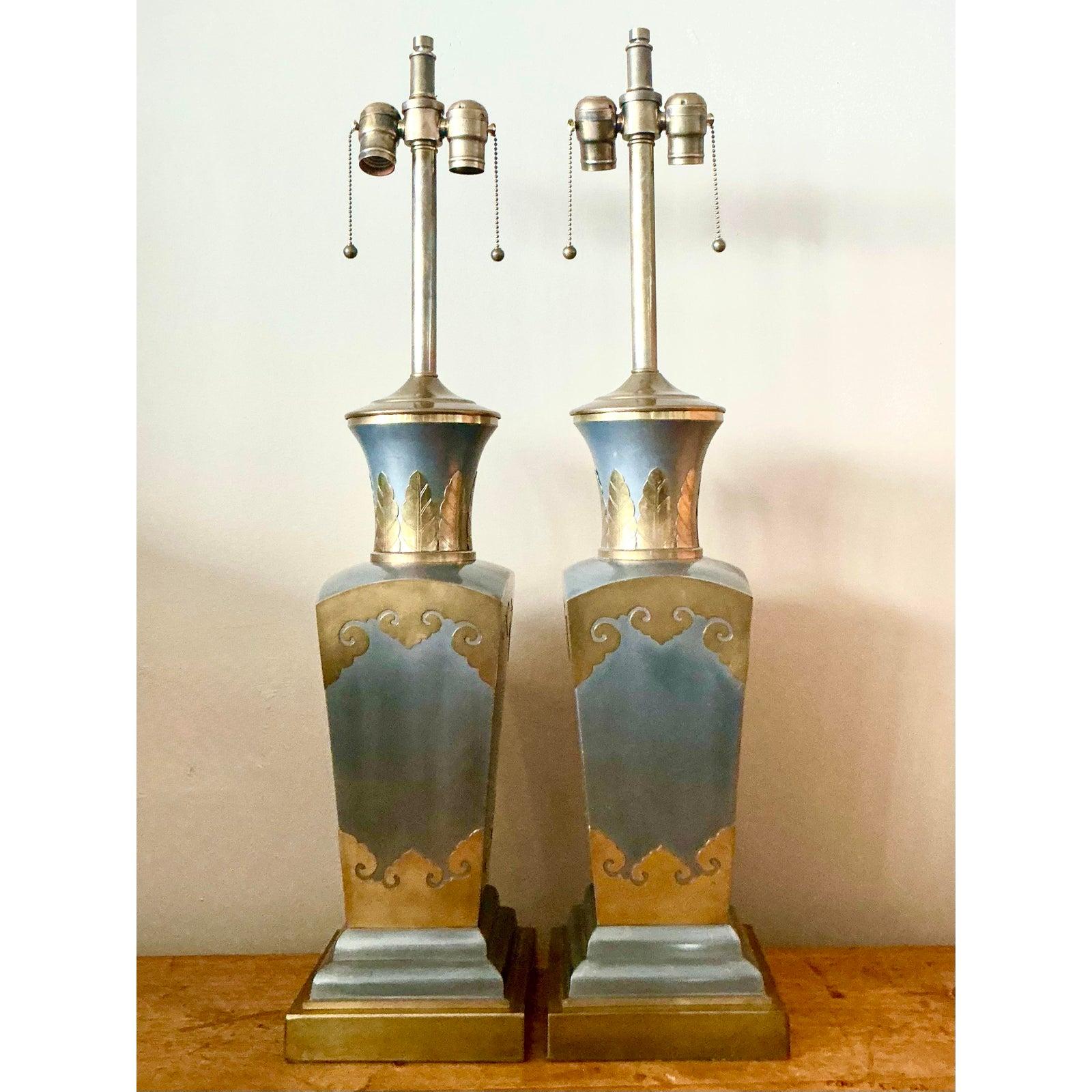 Chinoiseries Paire de lampes Urnes Vintage Boho en laiton et étain en vente