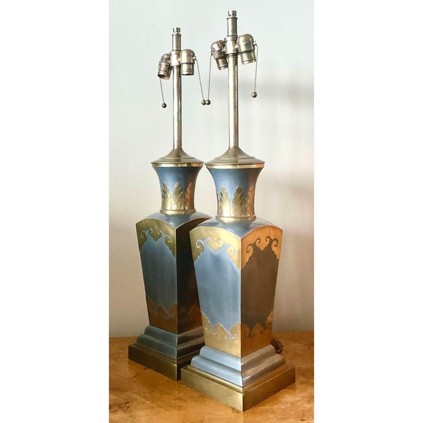 20ième siècle Paire de lampes Urnes Vintage Boho en laiton et étain en vente