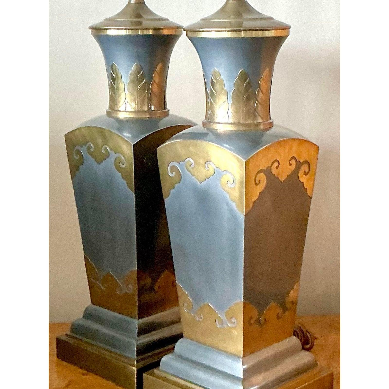 Paire de lampes Urnes Vintage Boho en laiton et étain en vente 1