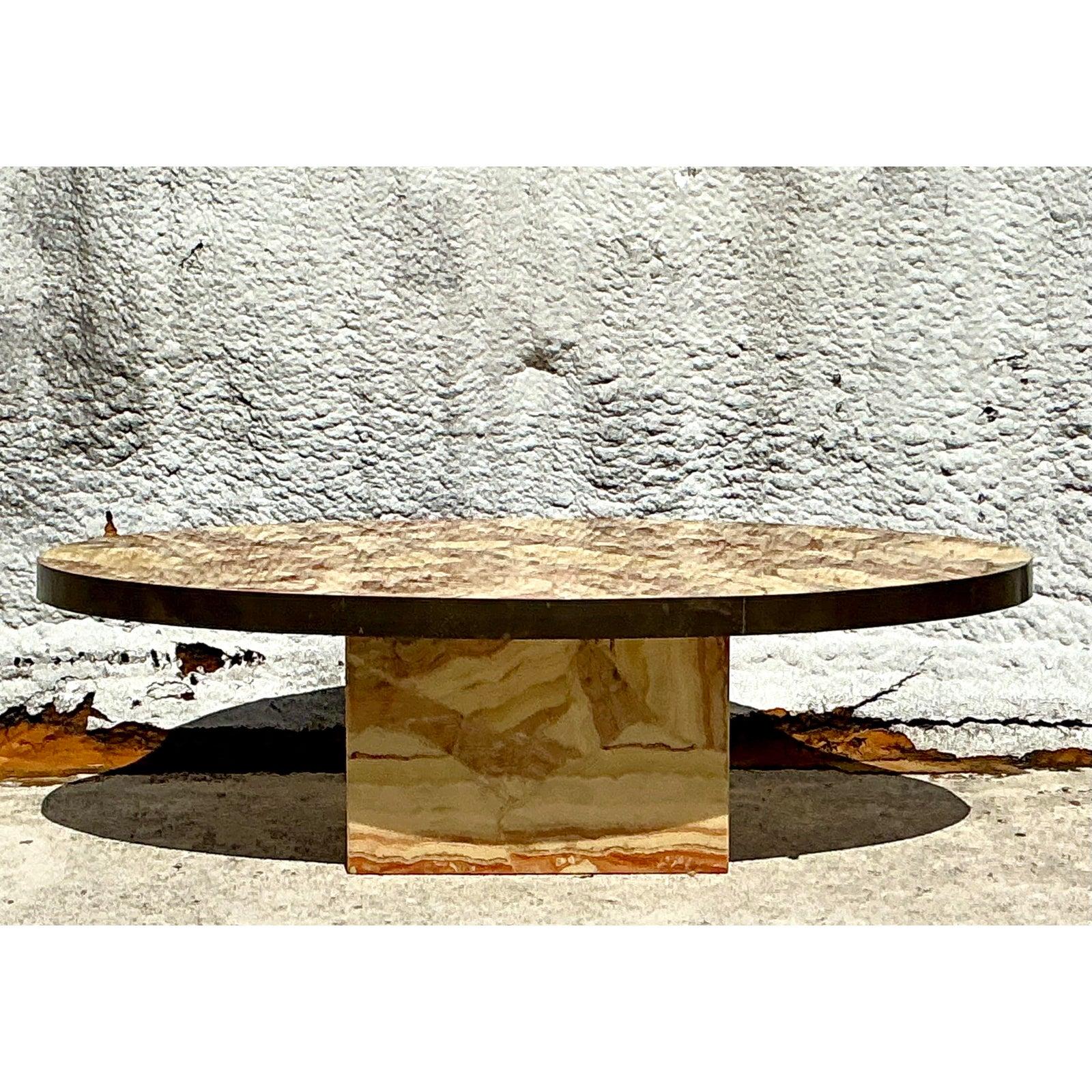 italien Table basse vintage Boho en laiton et onyx en vente