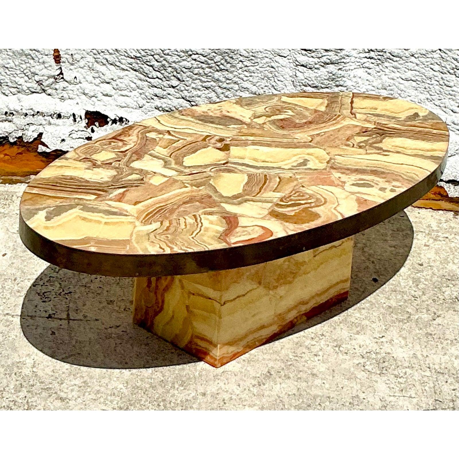 Table basse vintage Boho en laiton et onyx en vente 2