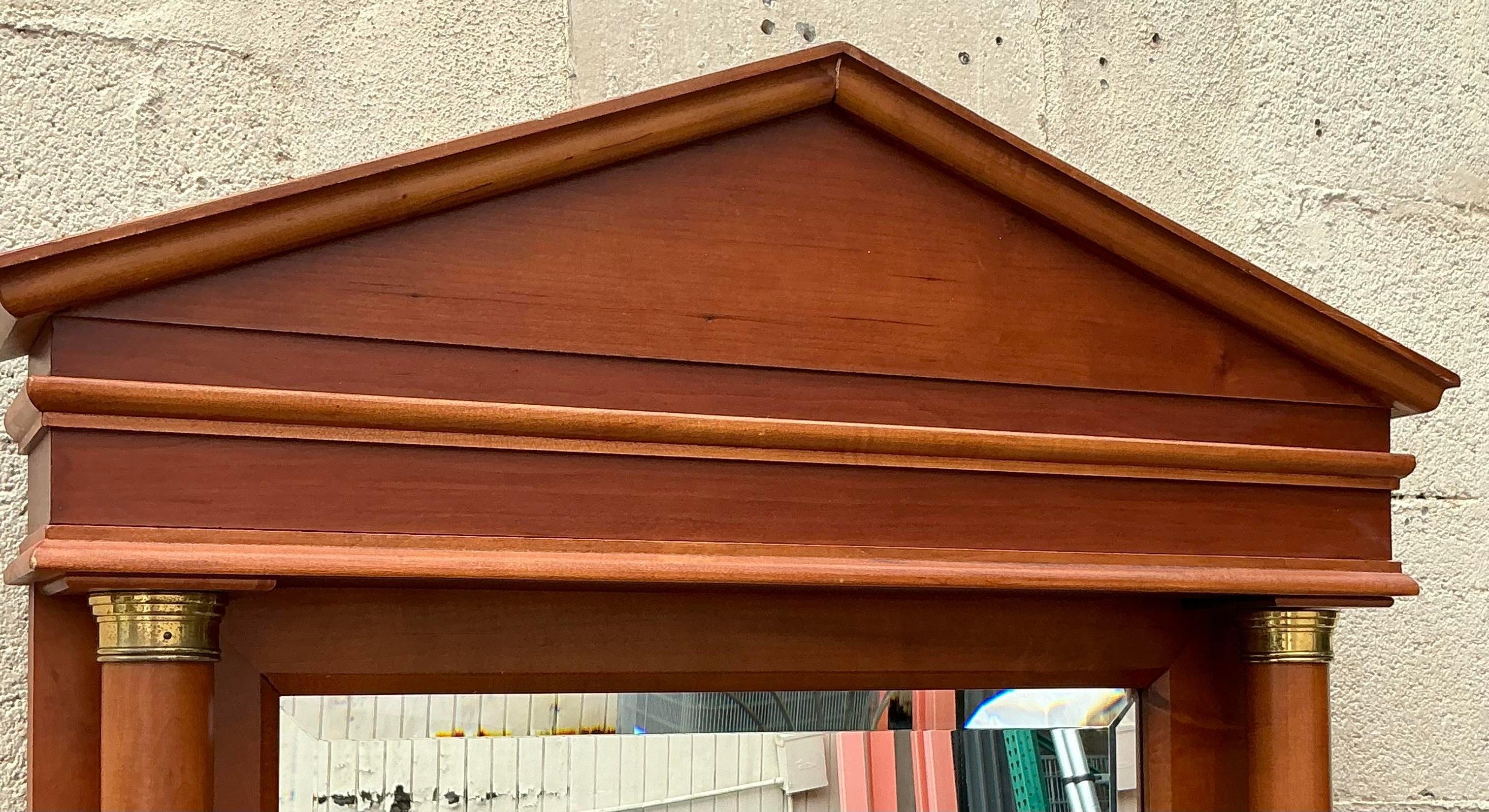 Fédéral Miroir à fronton Boho en laiton en vente