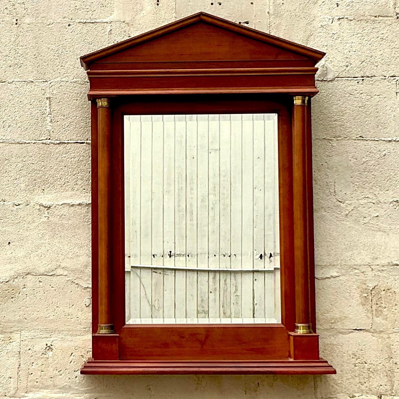 Miroir à fronton Boho en laiton Bon état - En vente à west palm beach, FL
