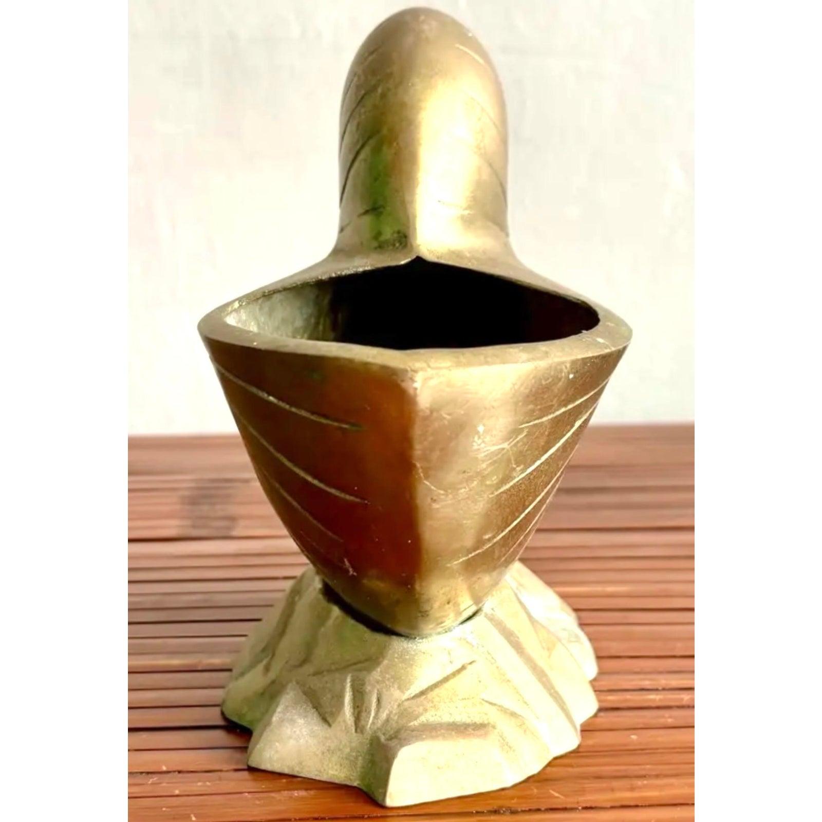 Mid-Century Modern Jardinière vintage Boho en laiton avec coquille de Nautilus en vente
