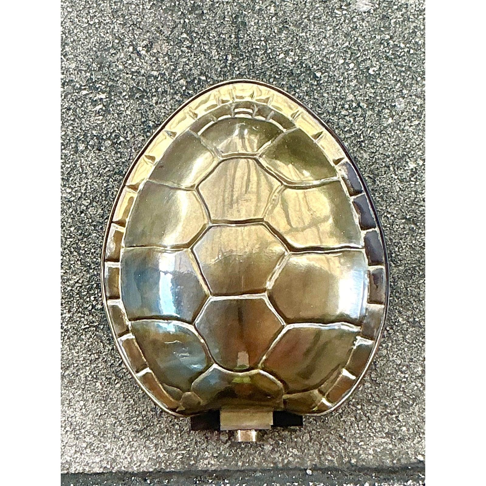 Vintage Boho Brass Tortoise Shell Sconce After Chapman im Zustand „Gut“ im Angebot in west palm beach, FL
