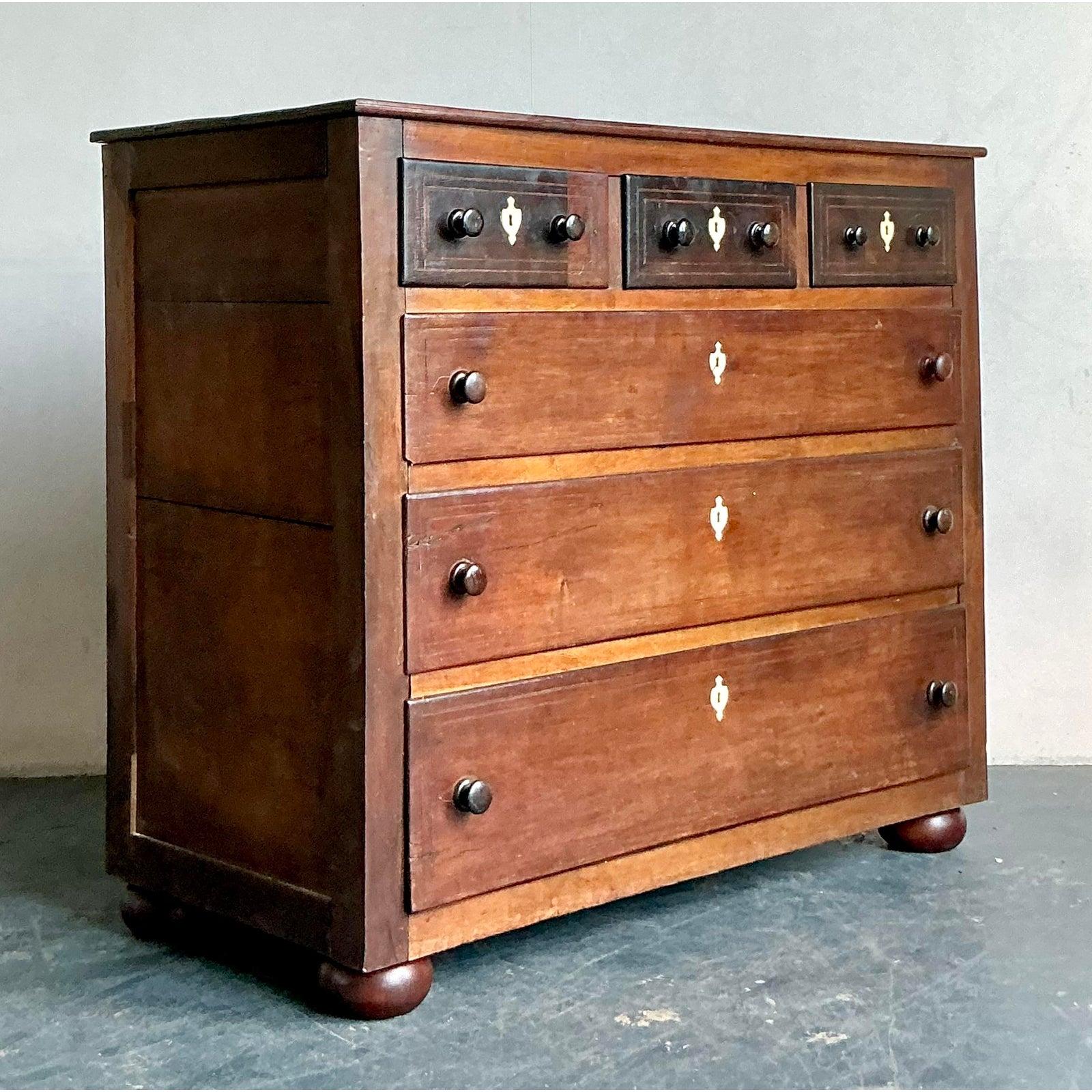 Cassettiera vintage con intarsio in osso di British Colonial in vendita 2