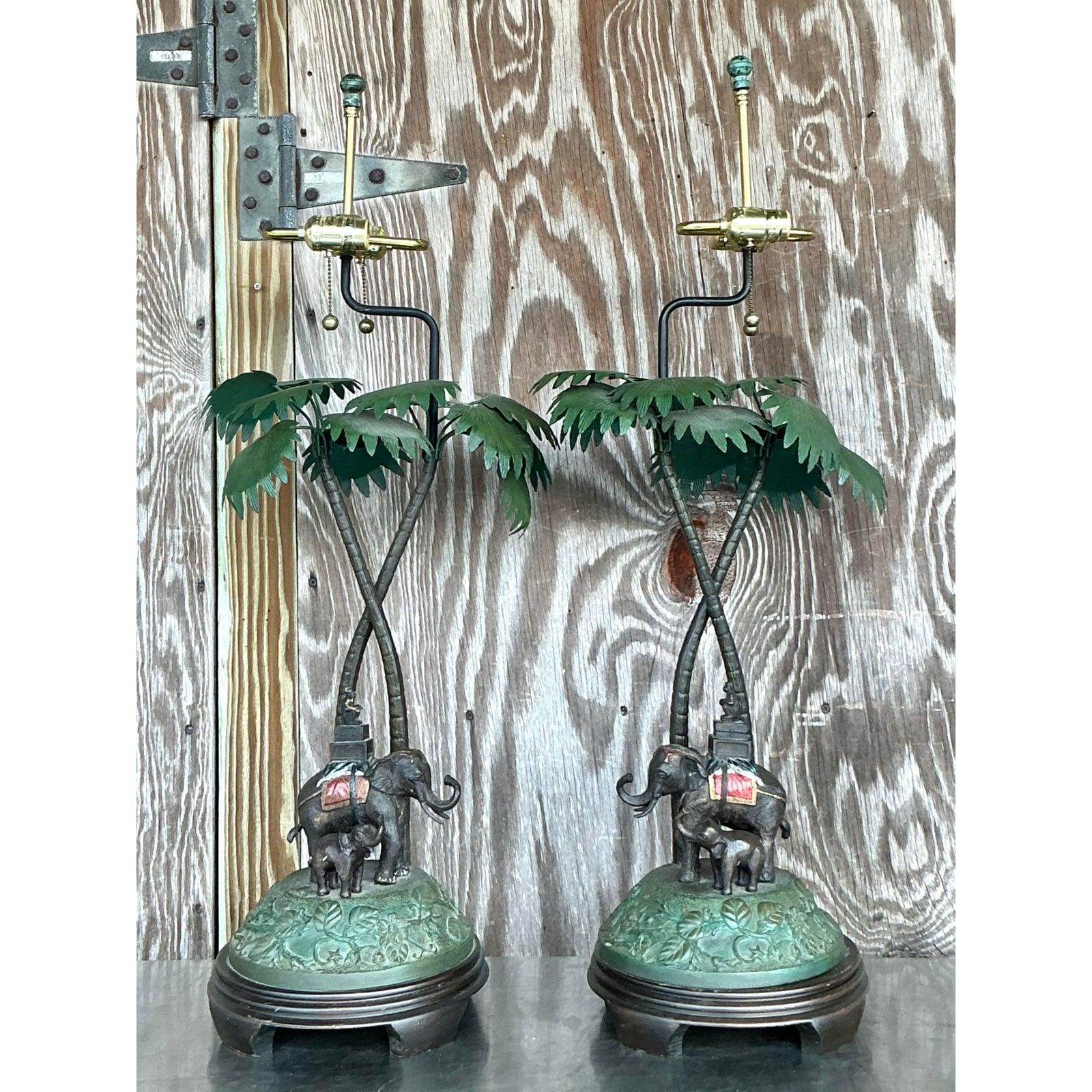 Paire de lampes éléphants boho vintage en bronze Bon état - En vente à west palm beach, FL