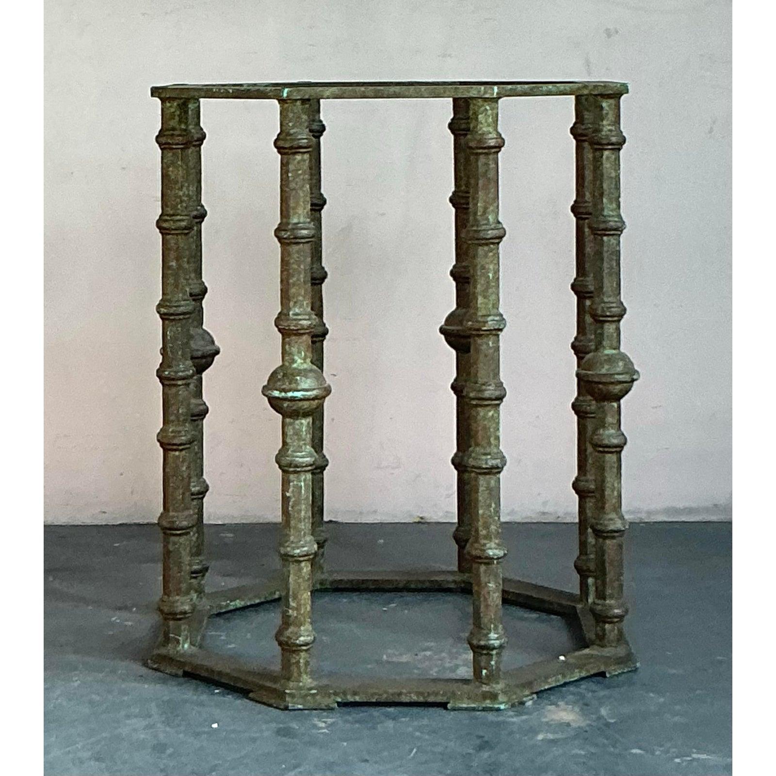 Table de salle à manger à piédestal Vintage Boho Bronze Bon état - En vente à West Palm Beach, FL