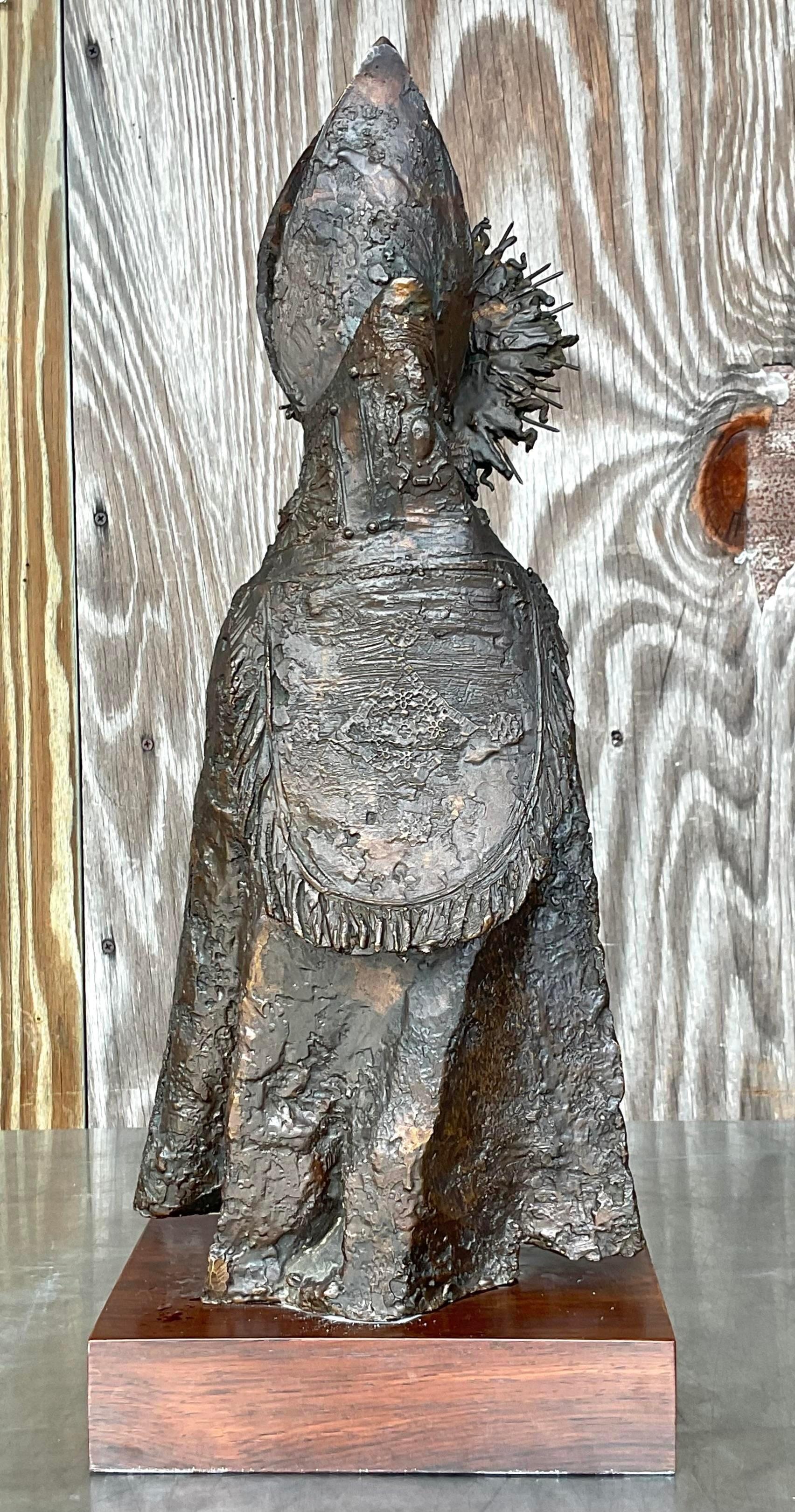 Eine fabelhafte Vintage Boho Original-Bronzeskulptur. Hergestellt von dem italienischen Künstler Bruno Lucchesi. Eine eindrucksvolle Komposition eines Mannes mit viel Liebe zum Detail. Erworben aus einem Nachlass in Palm Beach