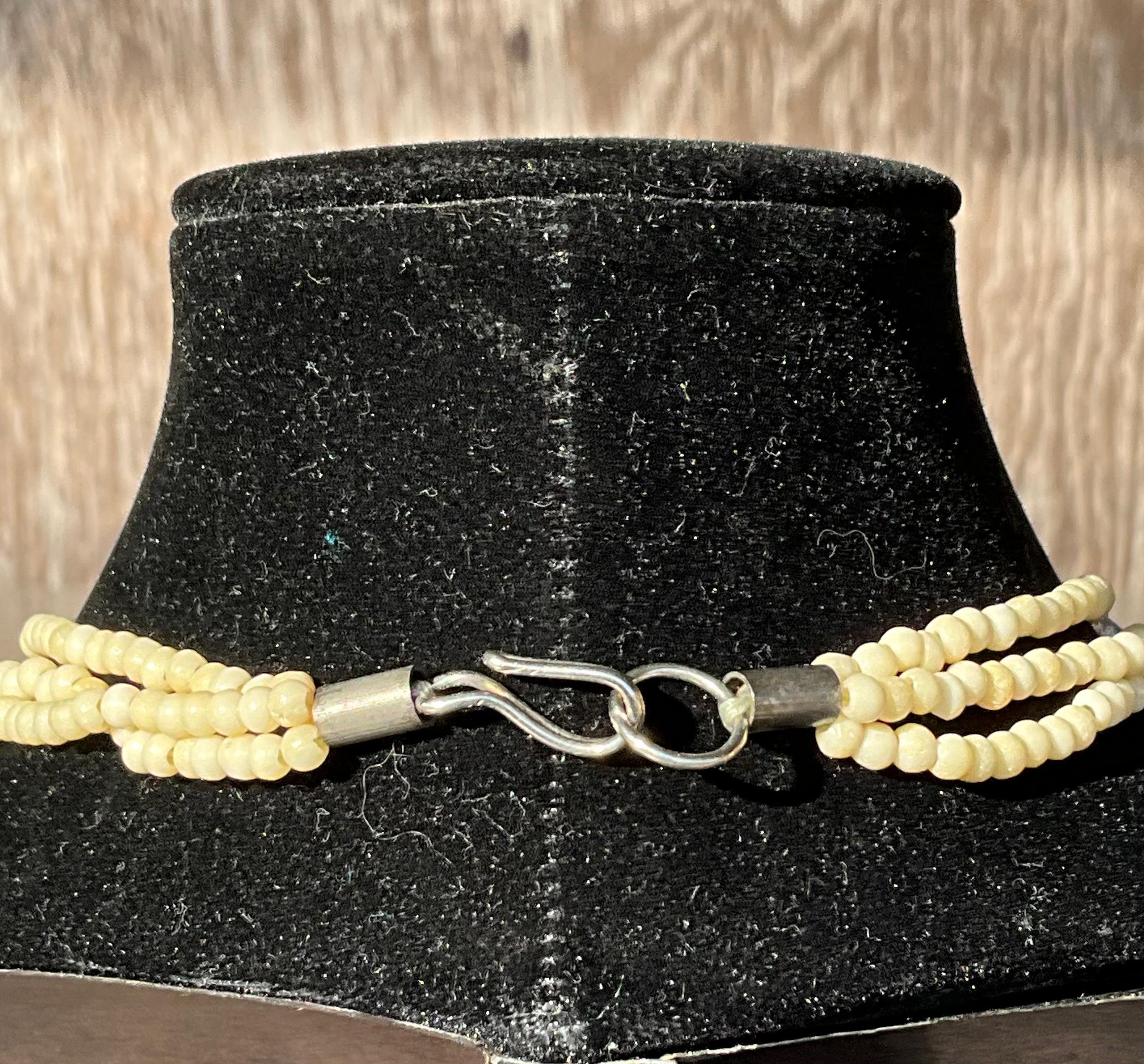 Collier vintage bohème perlé d'os de buffle en vente 3