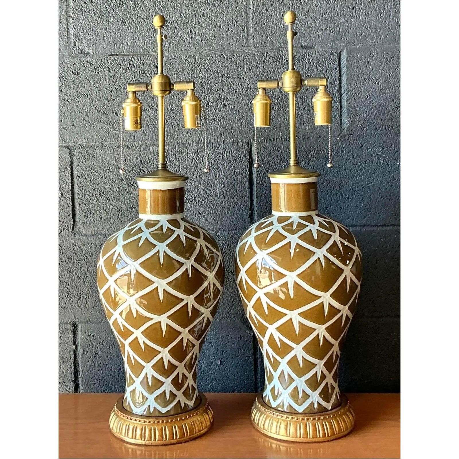 Americano Vintage Boho Bunny Williams “Chicken Feathers” Glazed Ceramic Lamps - A Pair in vendita