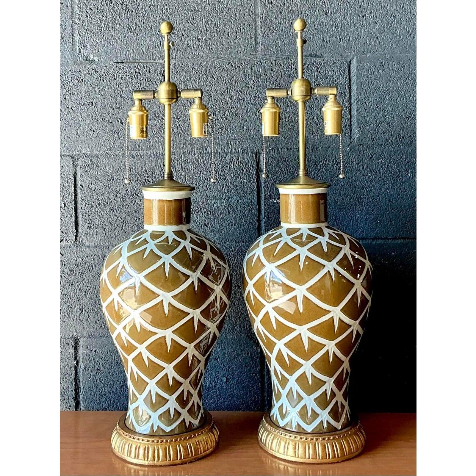 XXI secolo e contemporaneo Vintage Boho Bunny Williams “Chicken Feathers” Glazed Ceramic Lamps - A Pair in vendita