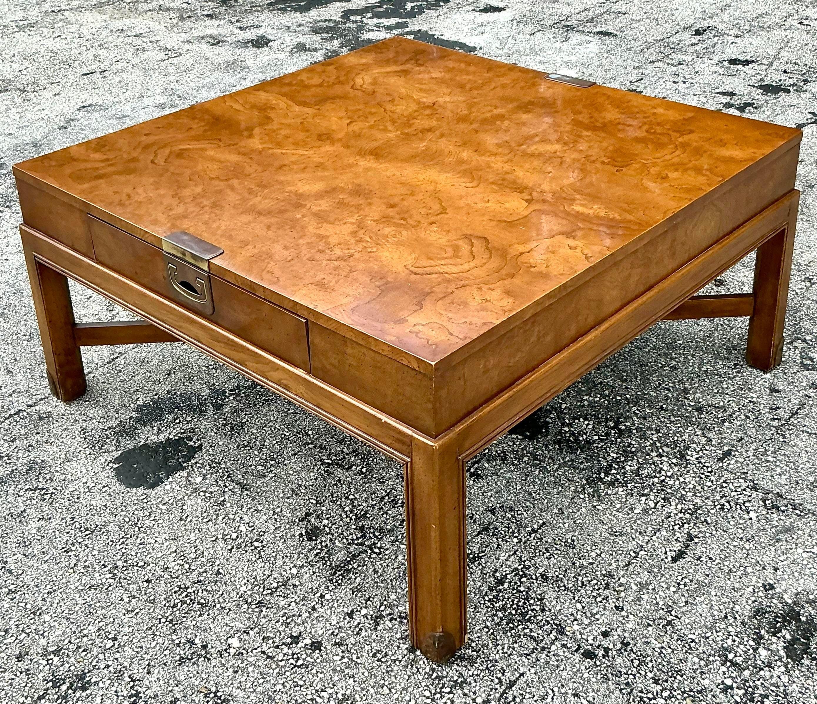 Vintage Boho Burl Wood Campaigner Couchtisch (amerikanisch) im Angebot
