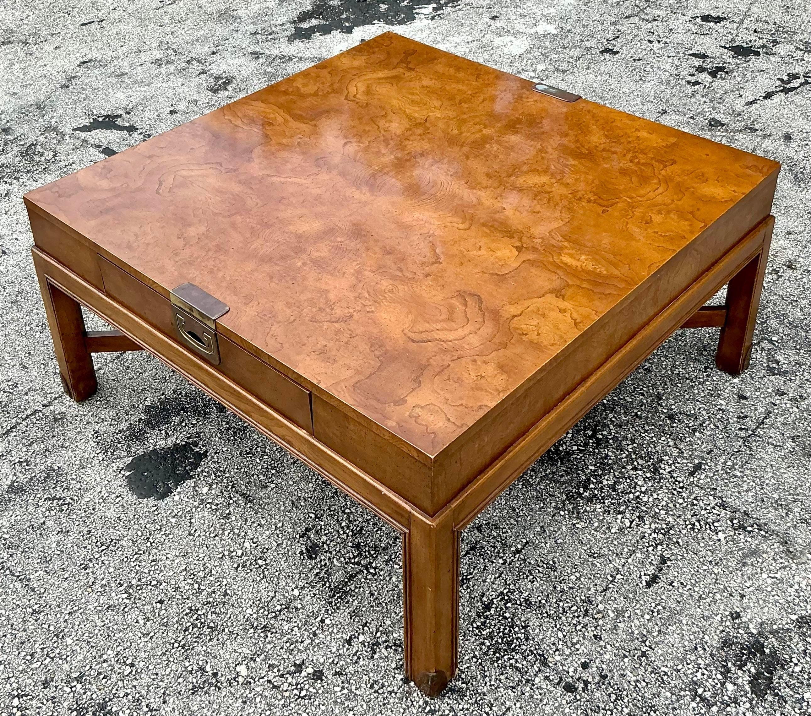 Vintage Boho Burl Wood Campaigner Couchtisch im Zustand „Gut“ im Angebot in west palm beach, FL