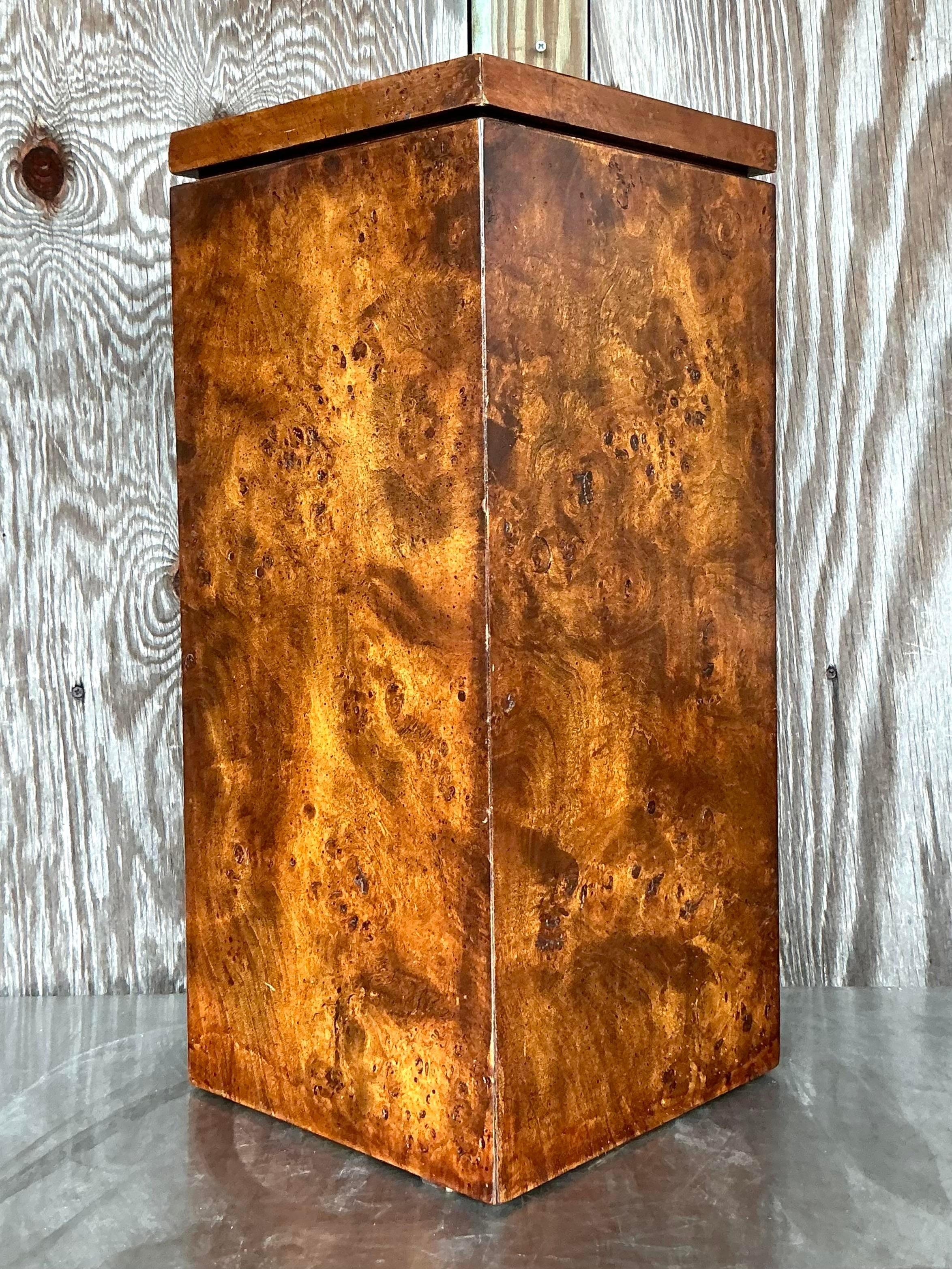 Piédestal vintage bohème en bois de broussin Bon état - En vente à west palm beach, FL