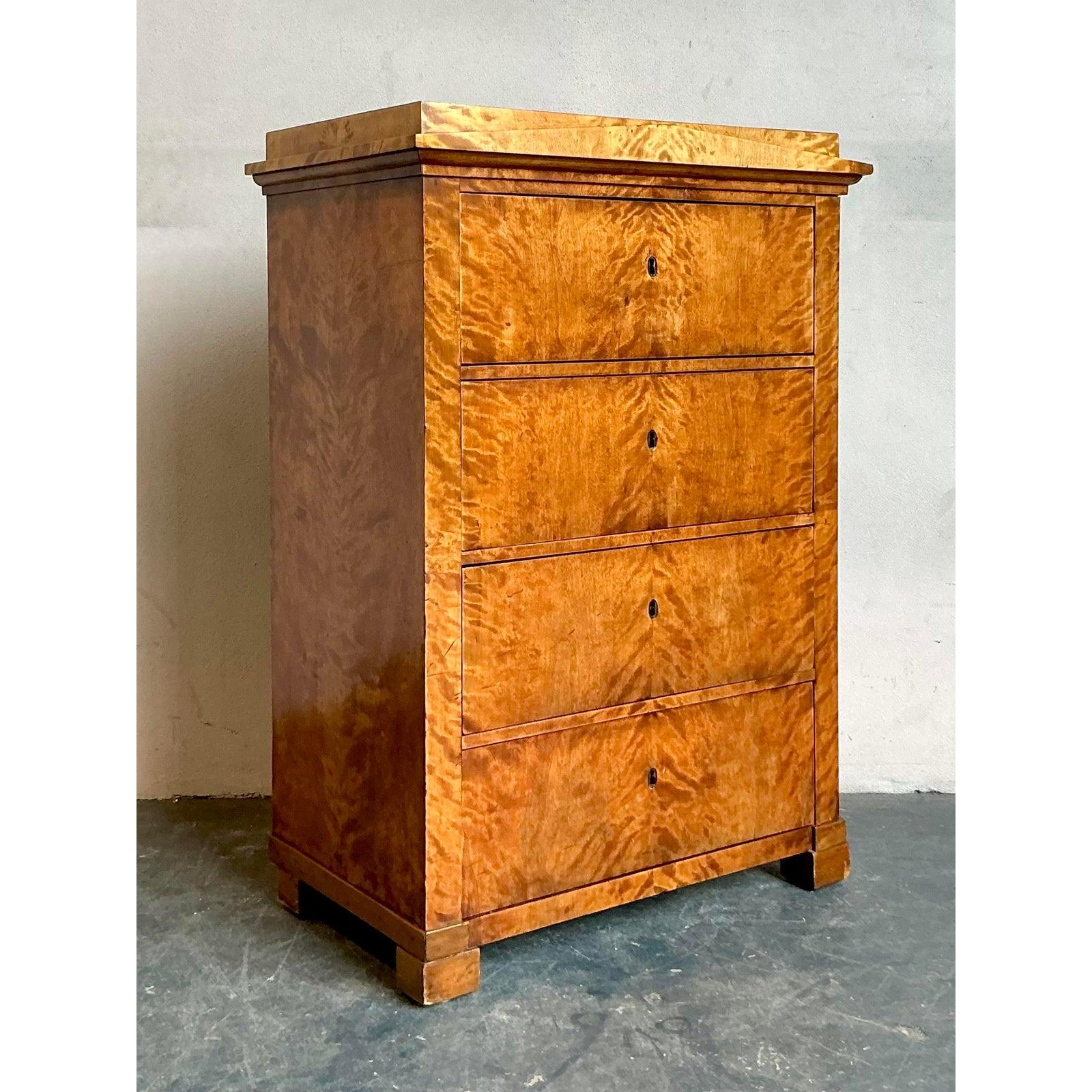 Neoclassico Cassettiera alta in Wood Wood d'epoca in vendita