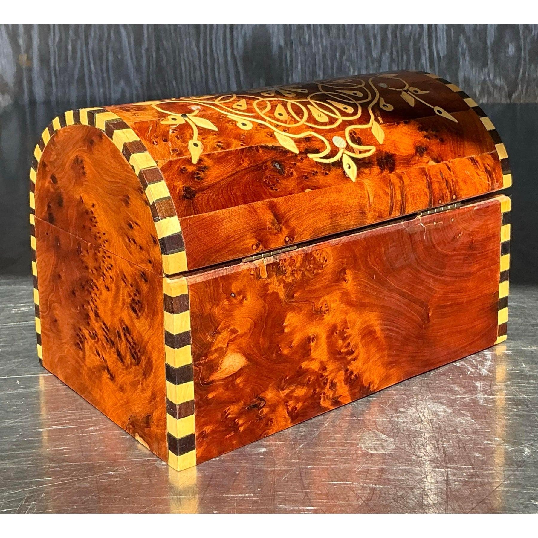 Caja Cofre del Tesoro Vintage Boho Burl Wood siglo XX en venta