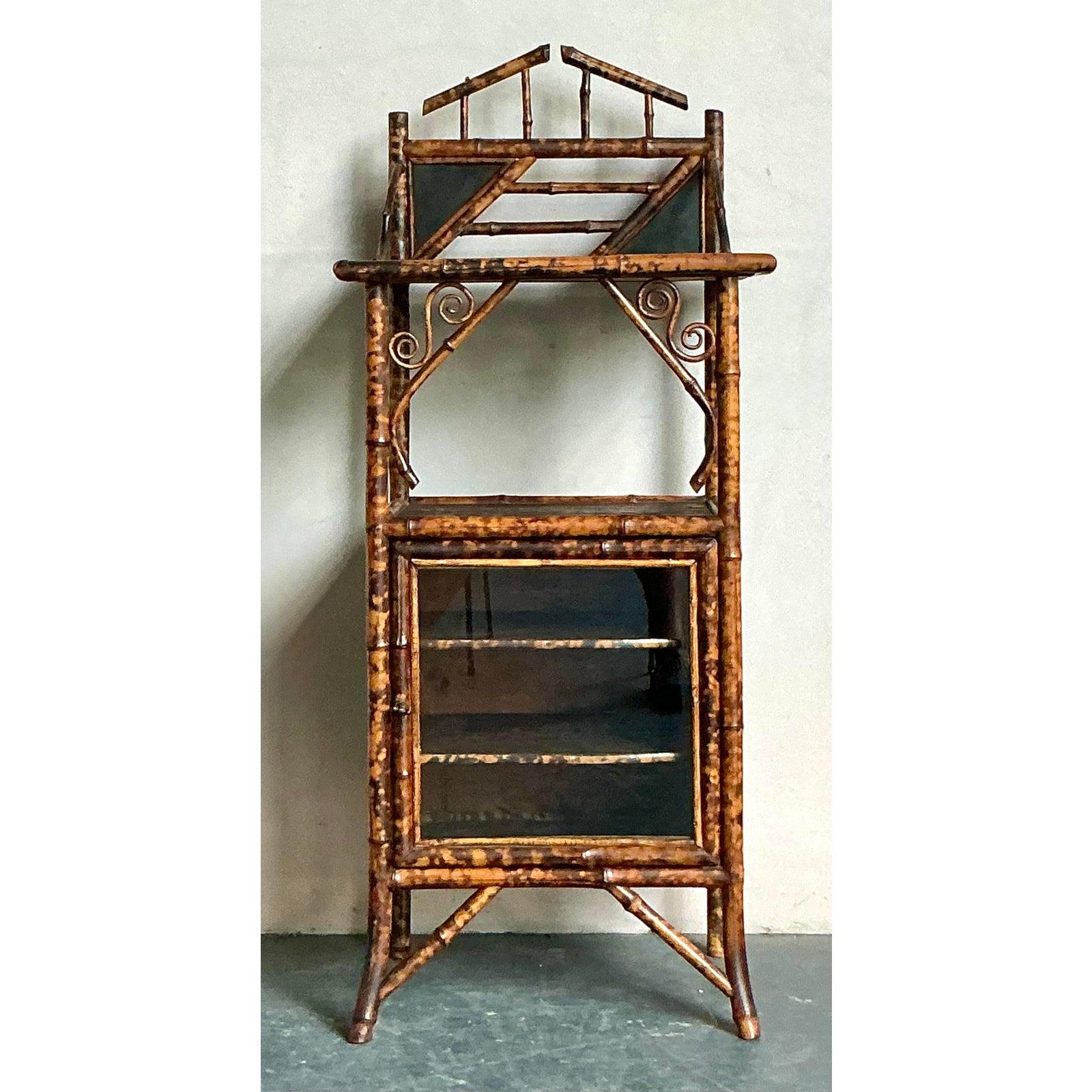 Armario alto vintage boho de bambú quemado siglo XX en venta