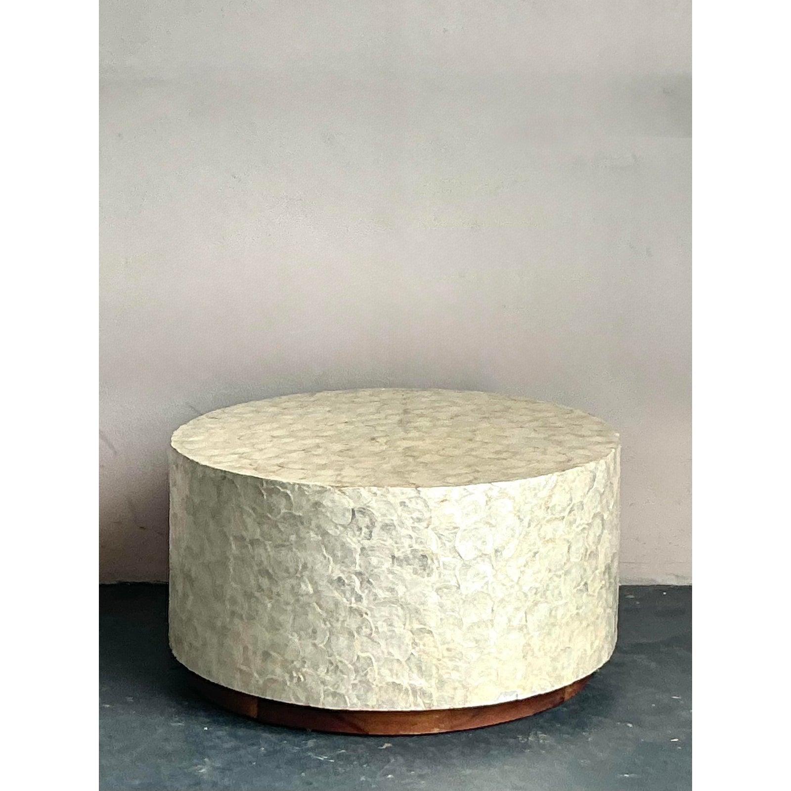 Organique Table basse vintage Boho Capiz Shell en vente