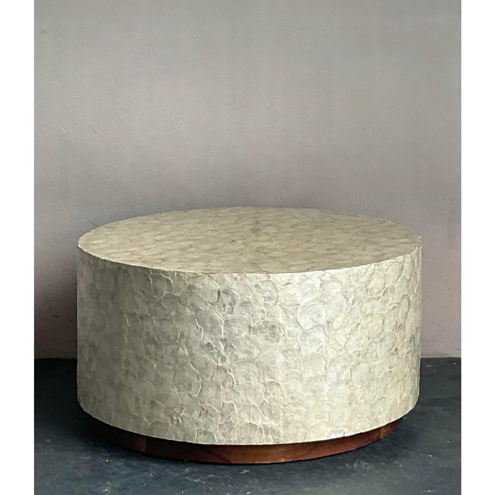 Table basse vintage Boho Capiz Shell Bon état - En vente à West Palm Beach, FL