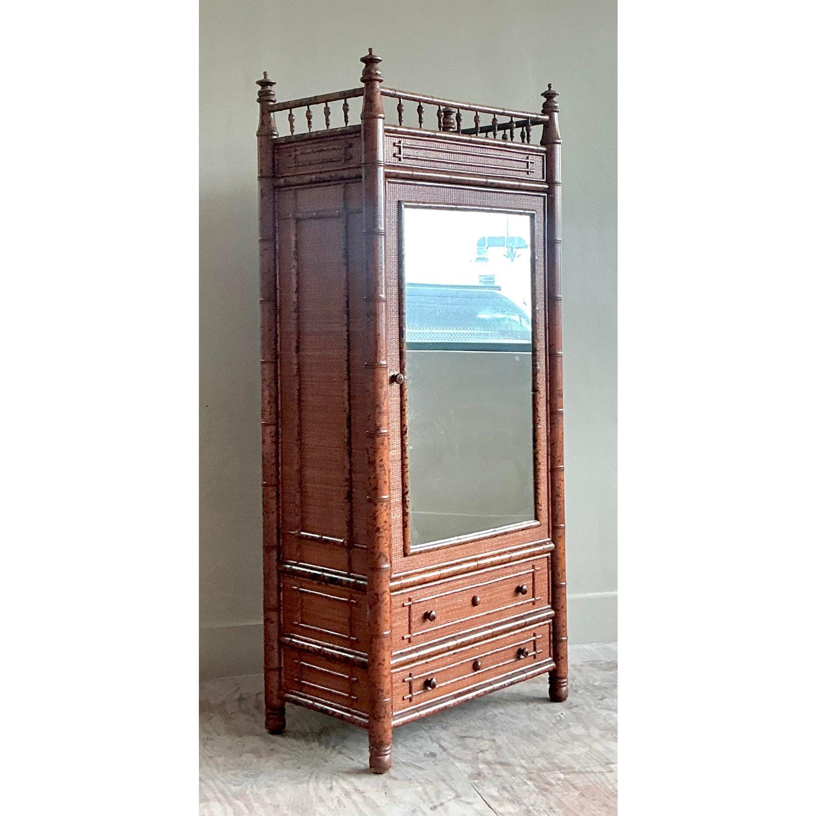 XX secolo Armoire in bambù intagliato Vintage By in vendita