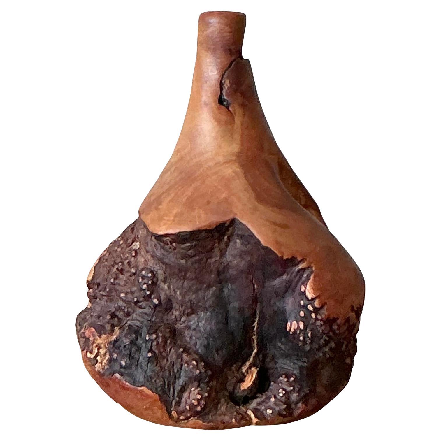 Vaso vintage in legno di cipresso intagliato in stile bohémien con nodi
