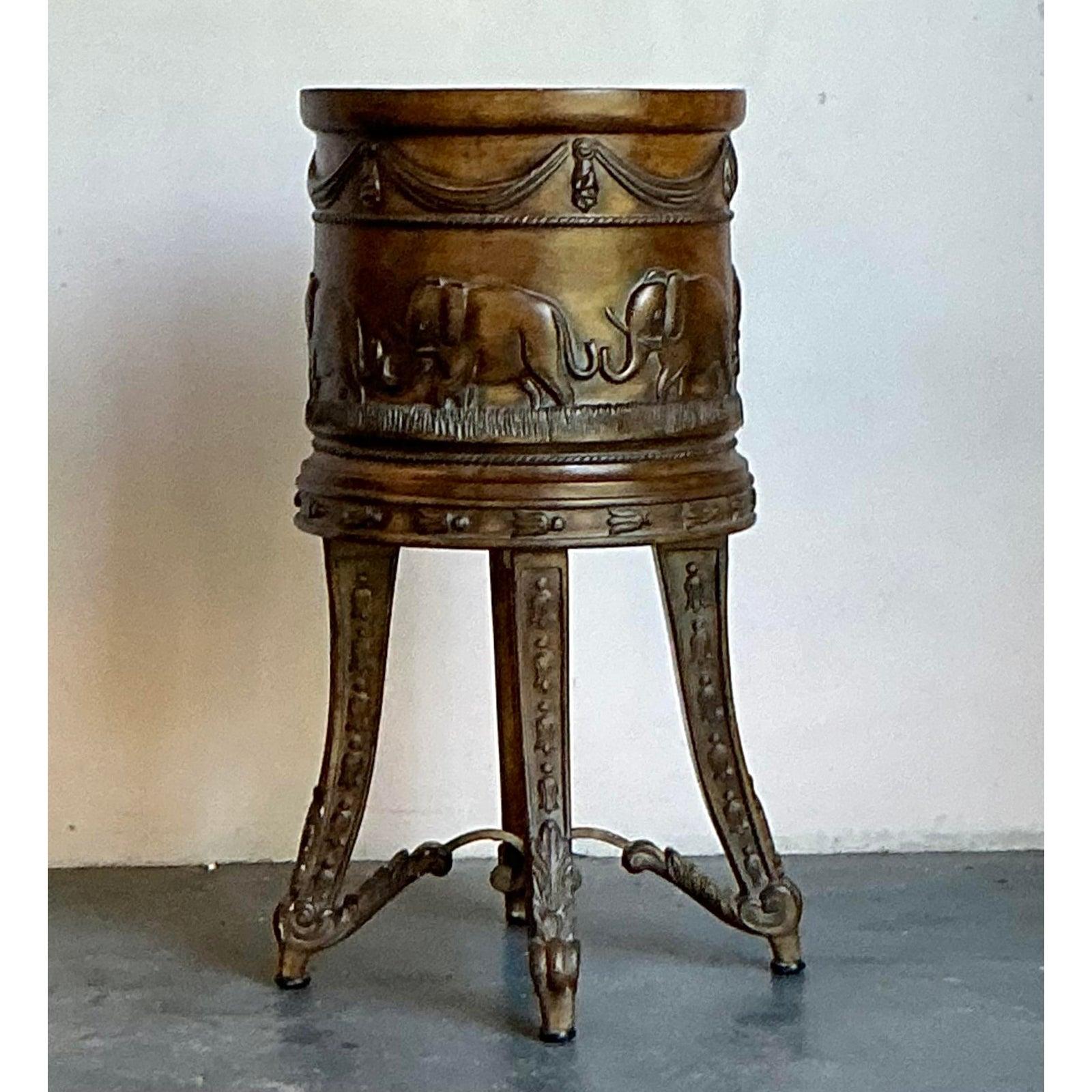 Américain Support à plantes vintage pour éléphant sculpté Boho en vente