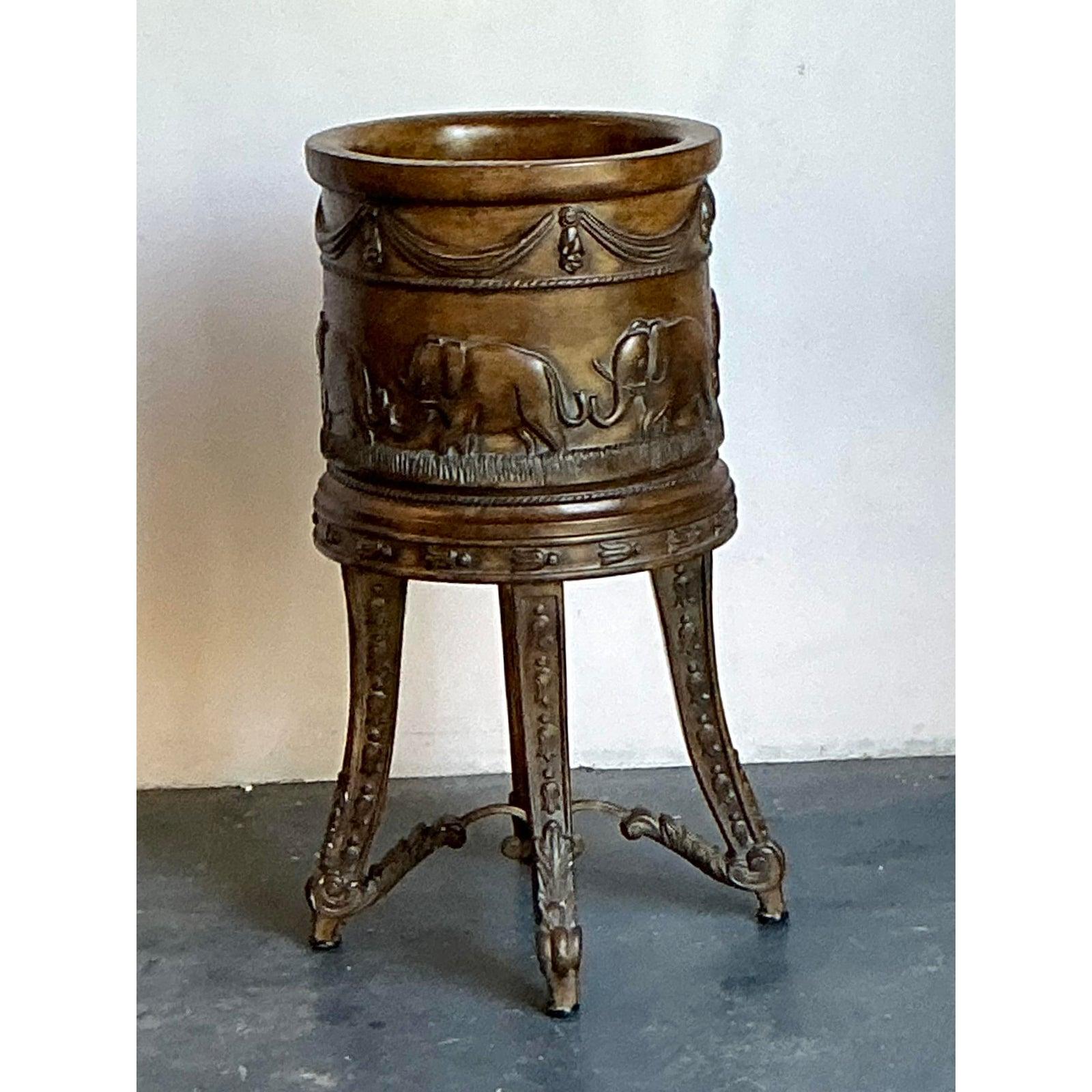 Support à plantes vintage pour éléphant sculpté Boho Bon état - En vente à West Palm Beach, FL