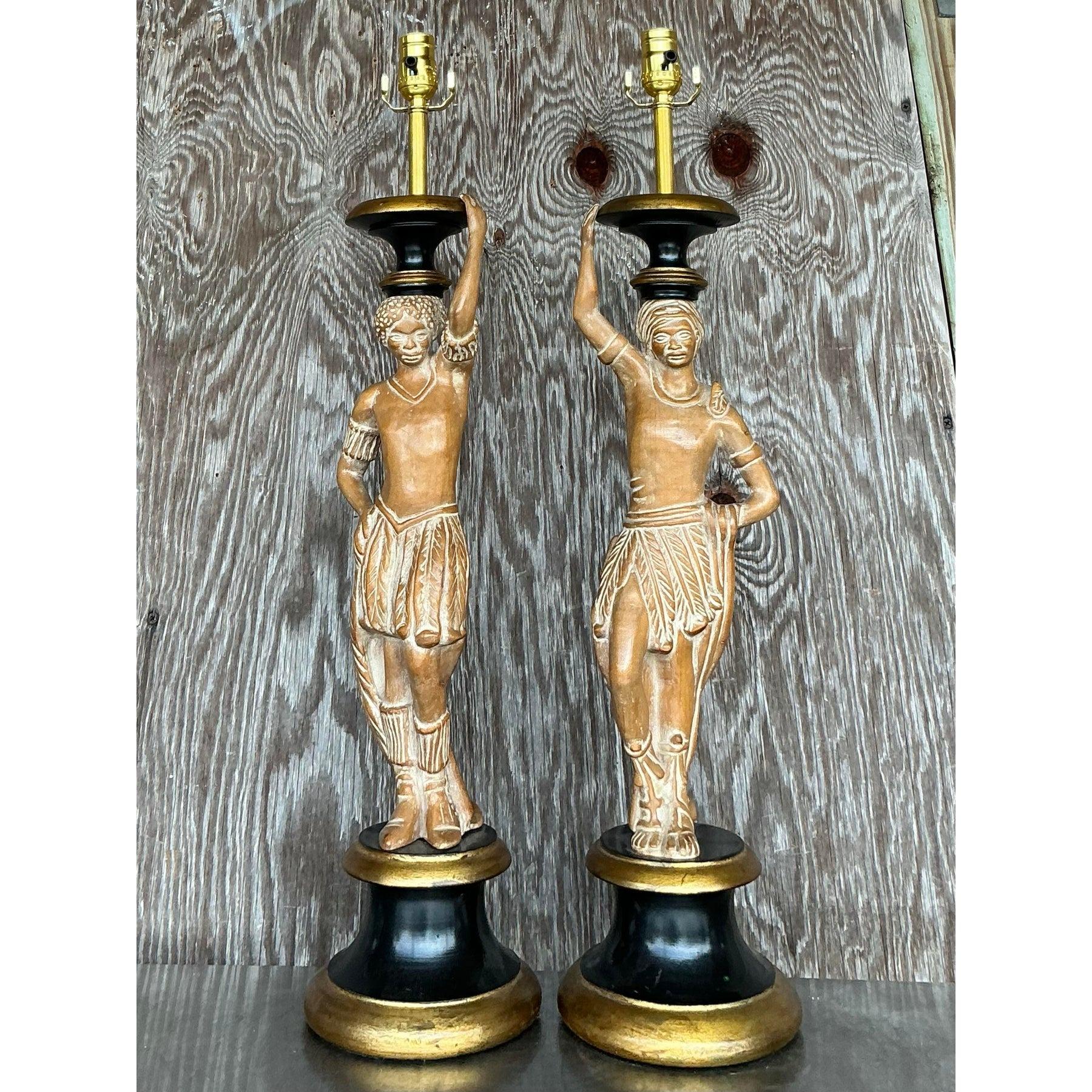 XX secolo Lampade figurative intagliate Boho d'epoca - una coppia in vendita