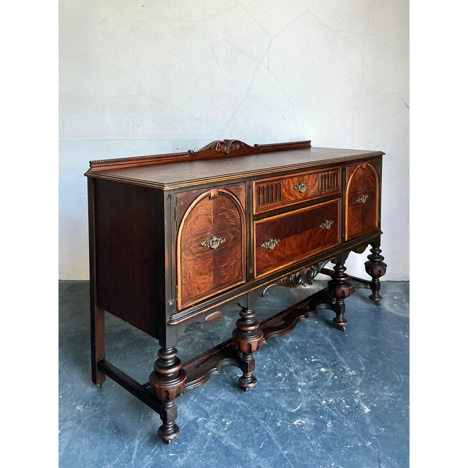 Vintage Boho geschnitzt Jacobean Kredenz (Jakobinisch) im Angebot