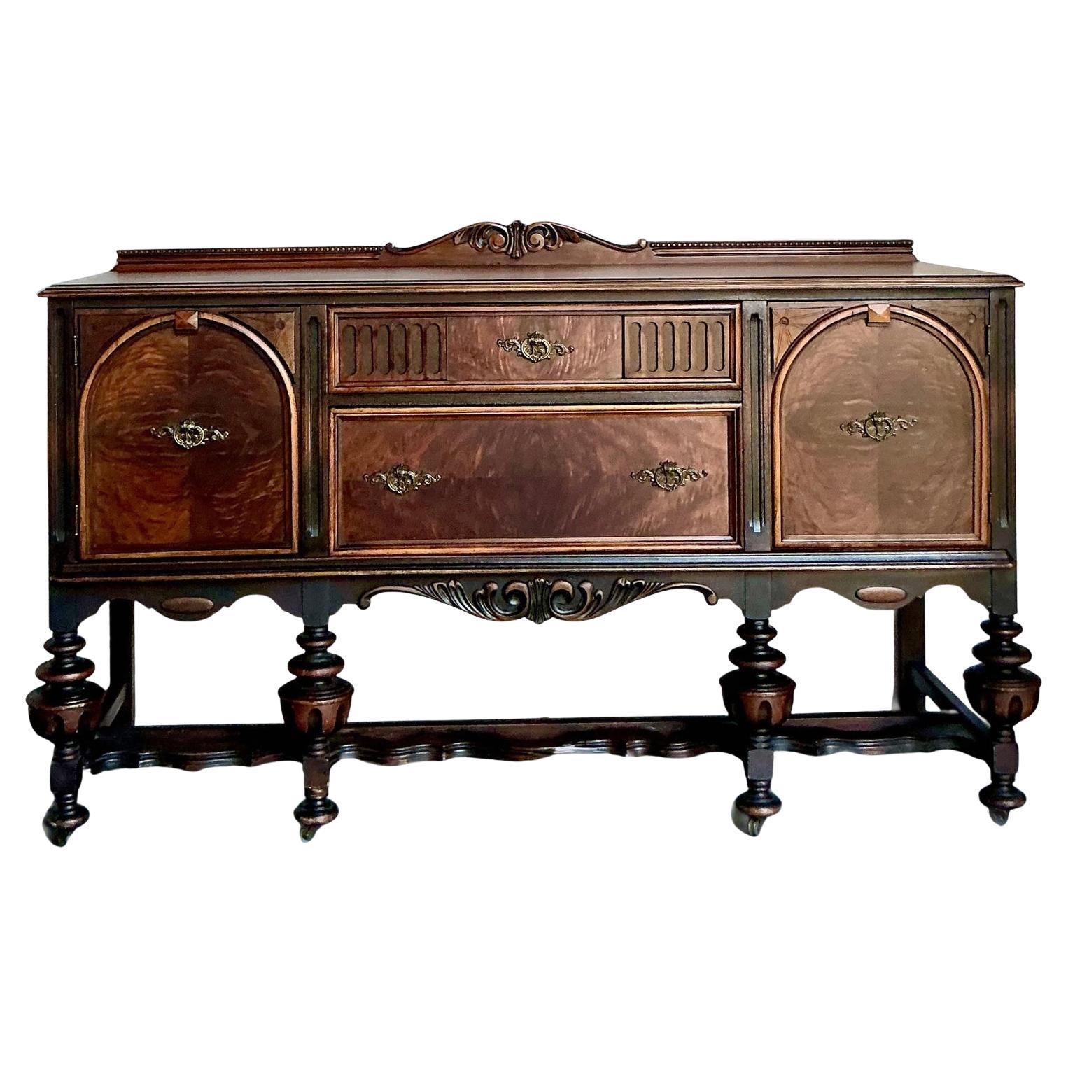 Vintage Boho geschnitzt Jacobean Kredenz im Angebot