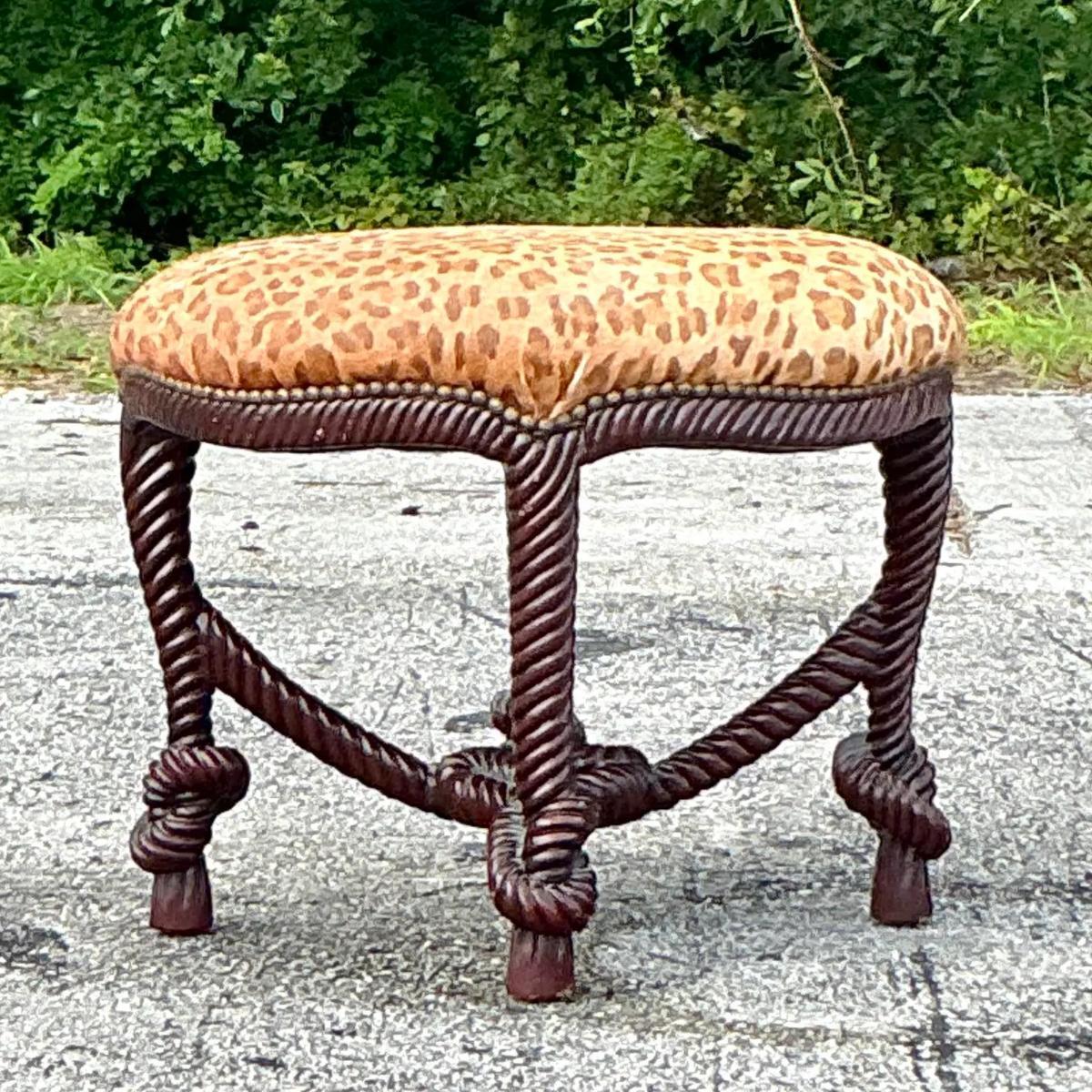 Vintage Boho geschnitzt Knoten niedrigen Hocker (amerikanisch) im Angebot