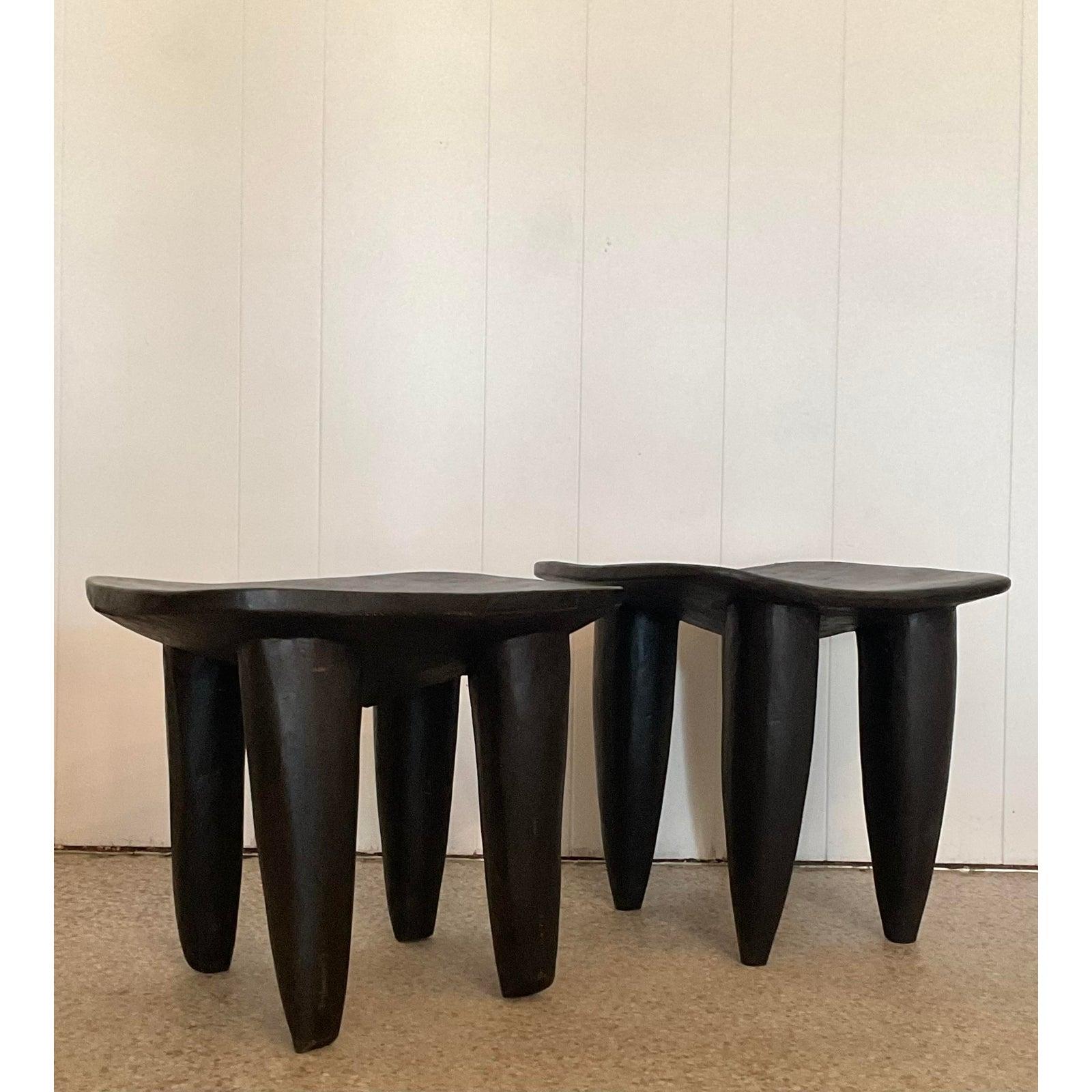 Vintage Boho geschnitzt Senufo Hocker - Satz von 2 (20. Jahrhundert) im Angebot