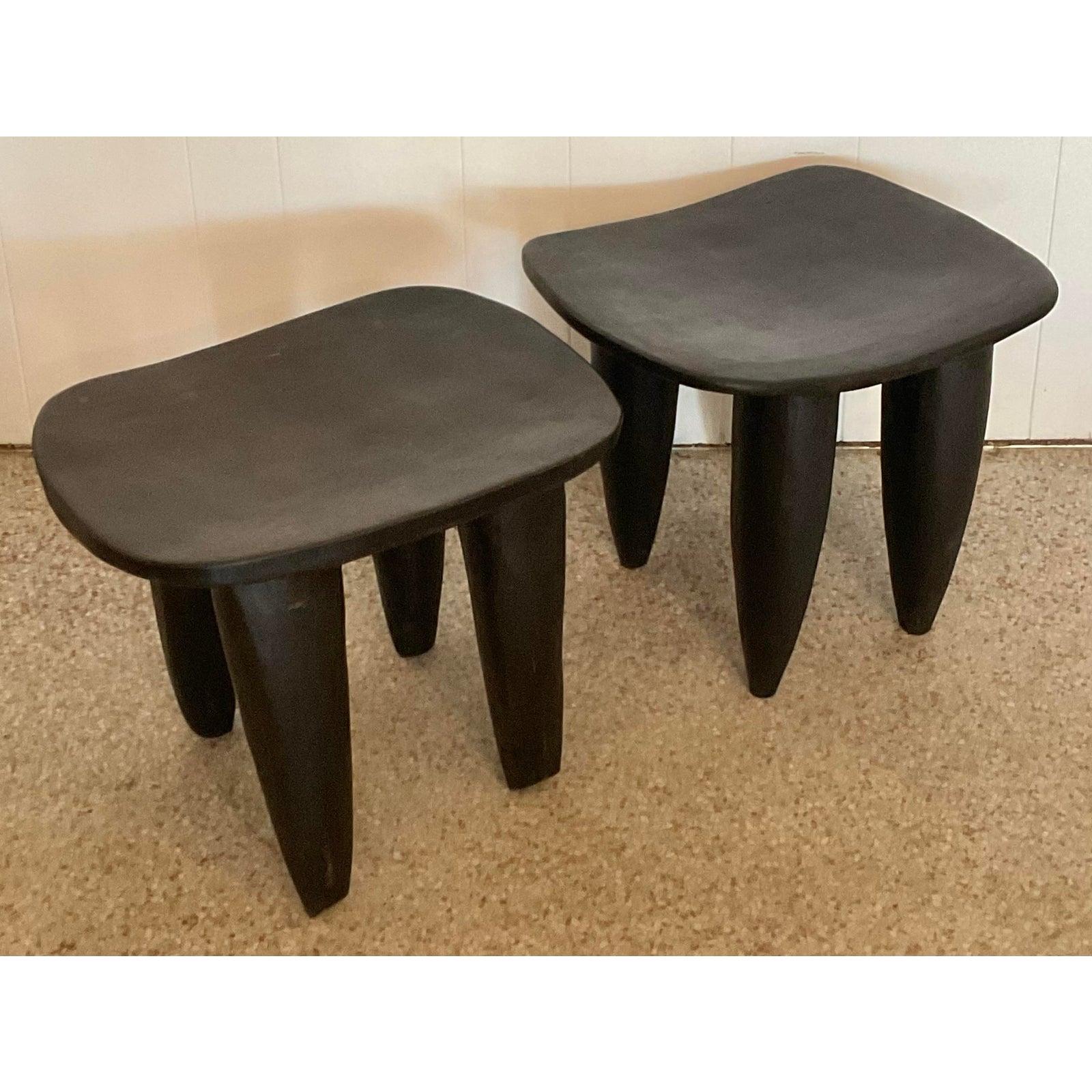 Vintage Boho geschnitzt Senufo Hocker - Satz von 2 im Angebot 1